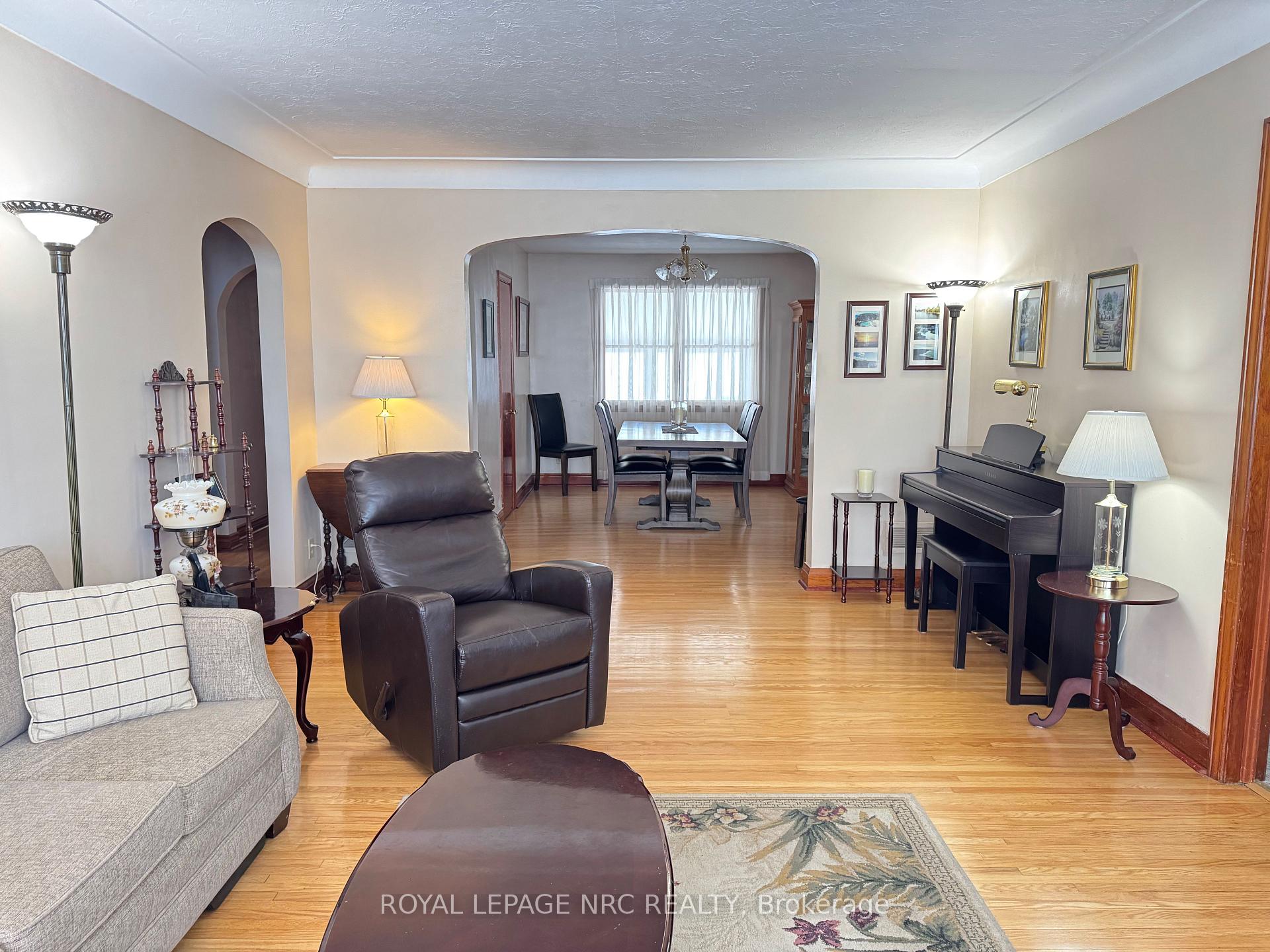 Photo 11 of 70 Cameron Avenue, Welland, Lincoln/Crowland — HOMEH