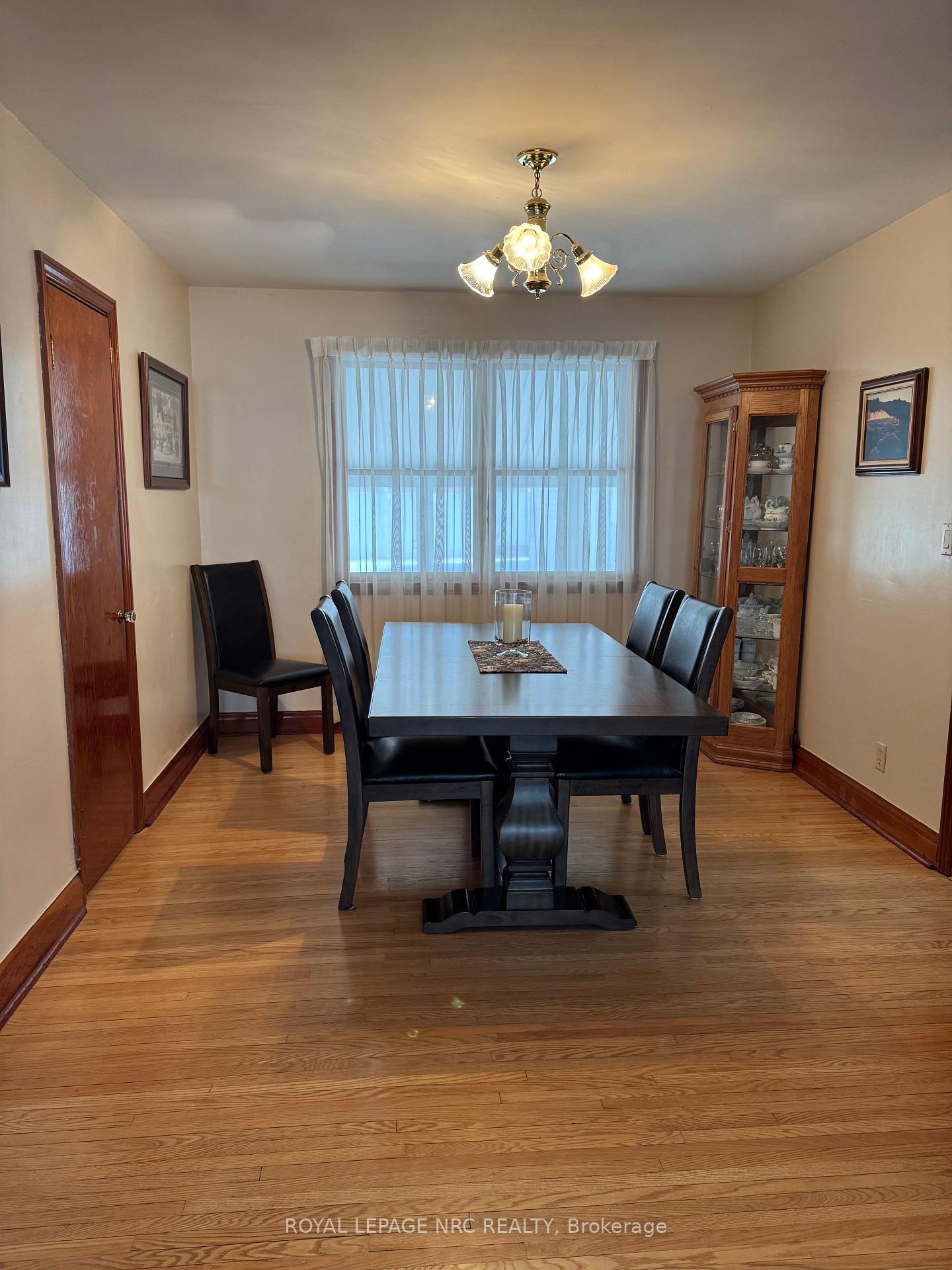 Photo 12 of 70 Cameron Avenue, Welland, Lincoln/Crowland — HOMEH