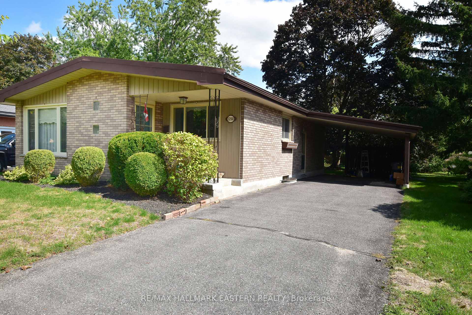 Photo 1 of 1250 Franklin Drive, Peterborough, Northcrest Ward 5 — HOMEH