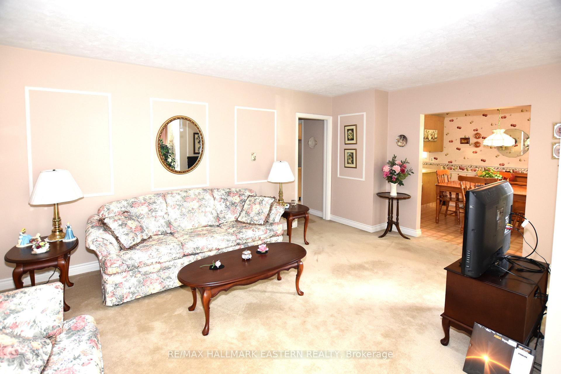 Photo 4 of 1250 Franklin Drive, Peterborough, Northcrest Ward 5 — HOMEH