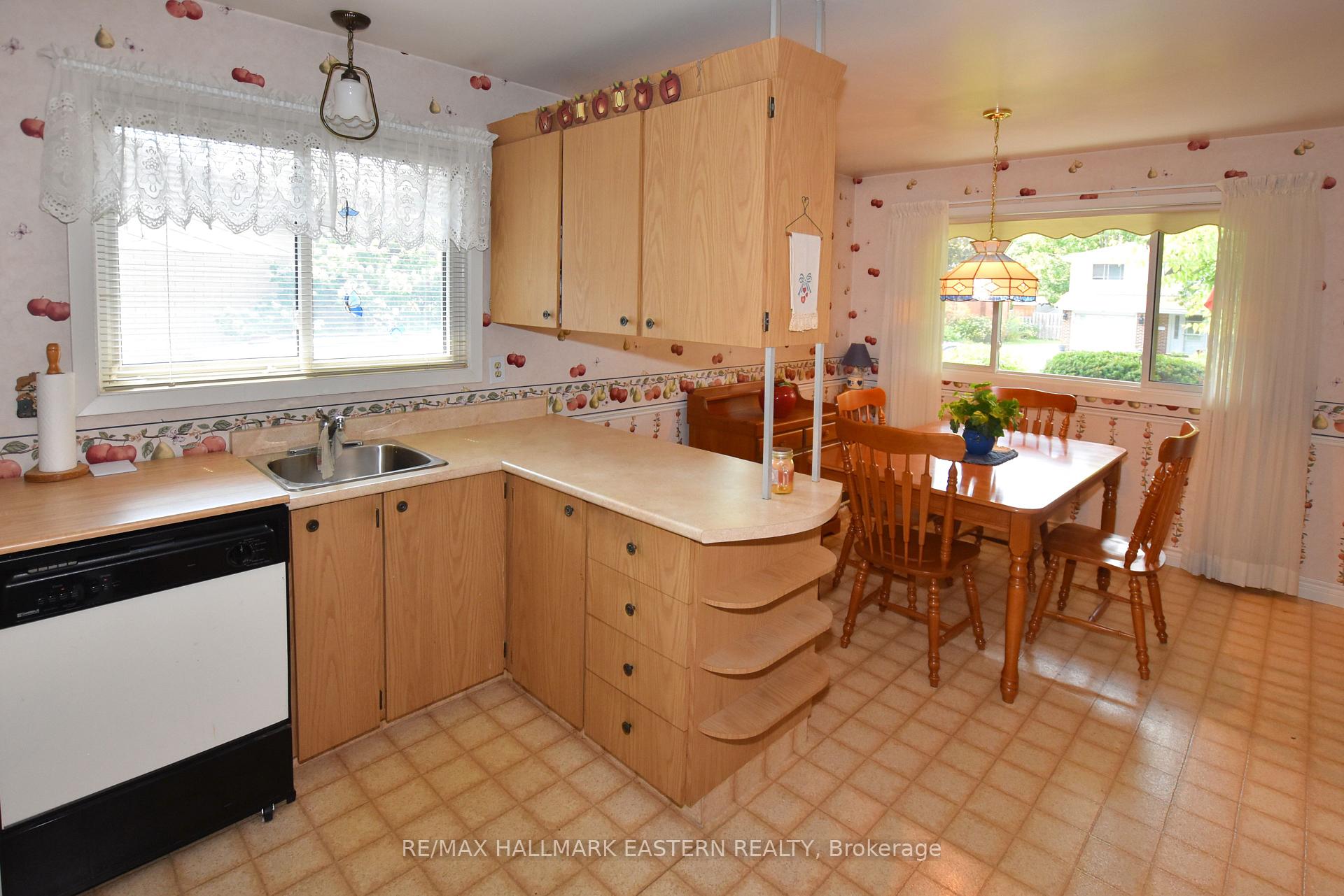 Photo 6 of 1250 Franklin Drive, Peterborough, Northcrest Ward 5 — HOMEH
