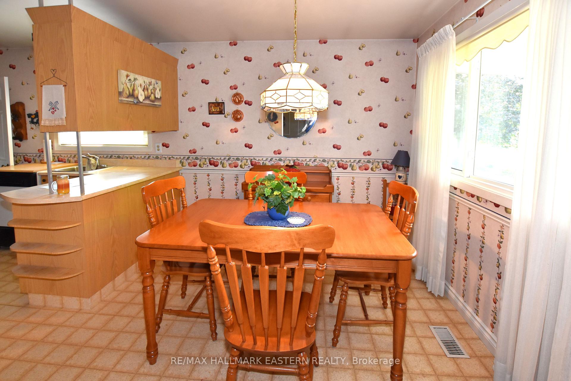 Photo 7 of 1250 Franklin Drive, Peterborough, Northcrest Ward 5 — HOMEH