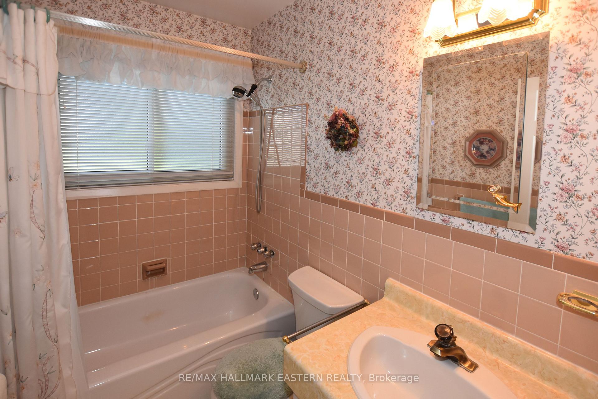 Photo 14 of 1250 Franklin Drive, Peterborough, Northcrest Ward 5 — HOMEH