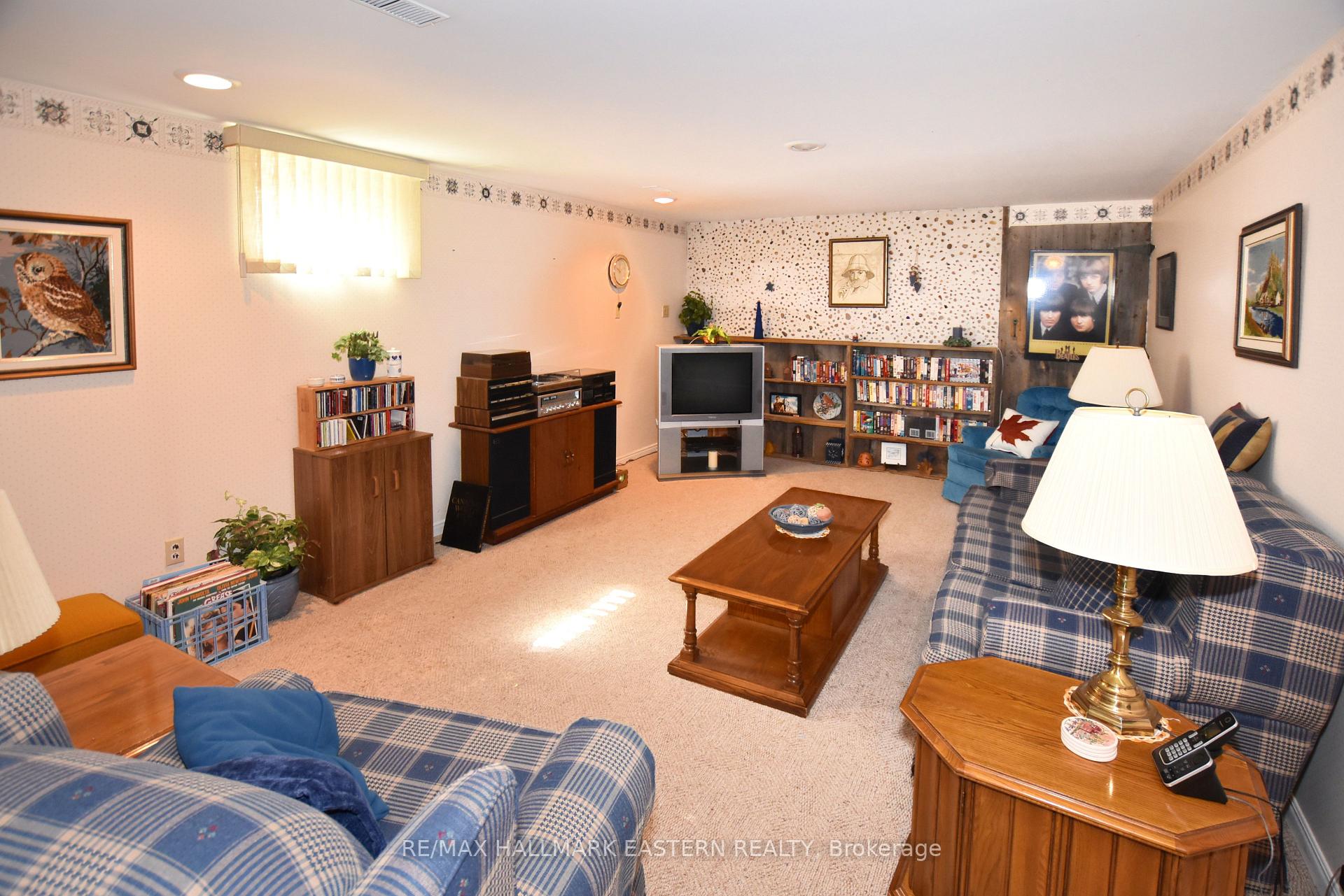 Photo 15 of 1250 Franklin Drive, Peterborough, Northcrest Ward 5 — HOMEH