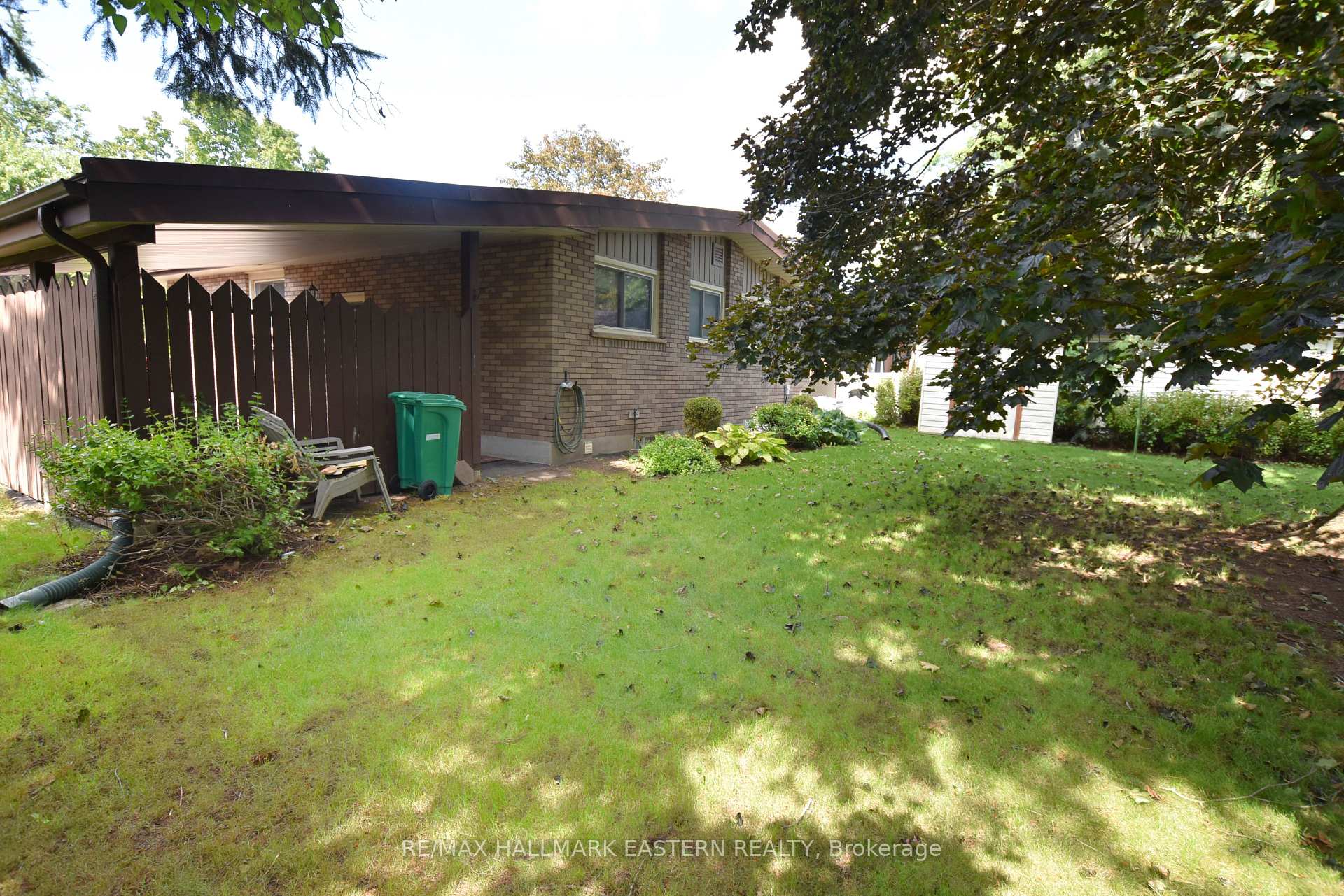 Photo 23 of 1250 Franklin Drive, Peterborough, Northcrest Ward 5 — HOMEH