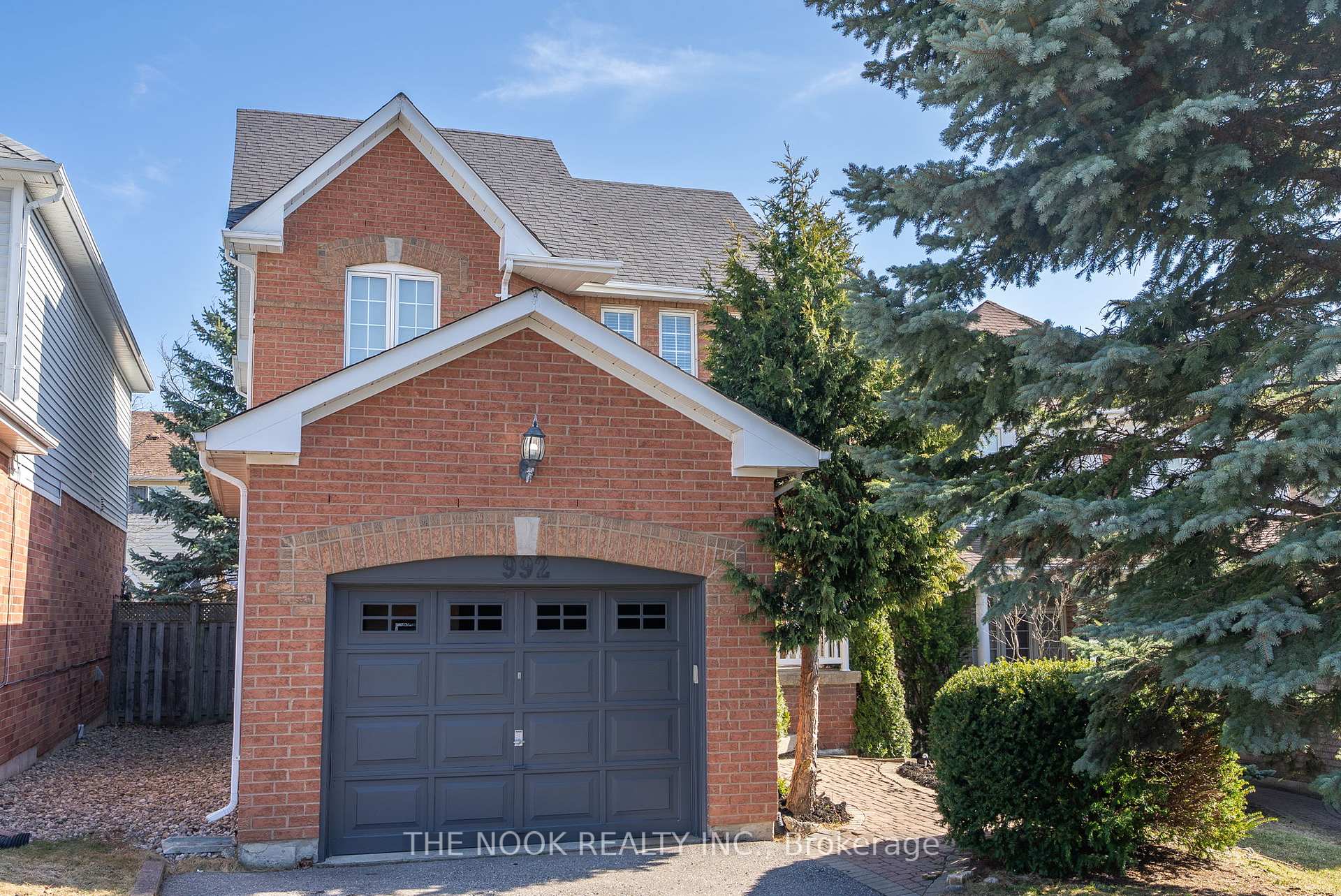 Photo 3 of 992 Summitview Crescent, Oshawa, Pinecrest — HOMEH