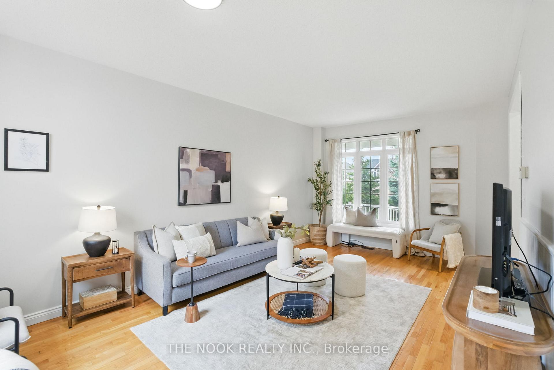 Photo 4 of 992 Summitview Crescent, Oshawa, Pinecrest — HOMEH