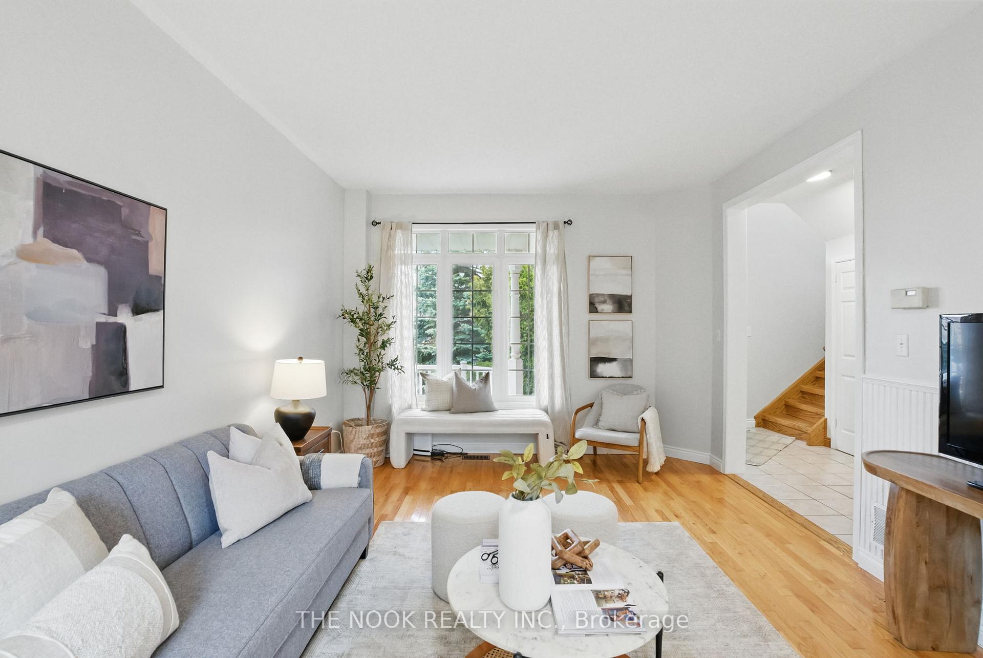 Photo 5 of 992 Summitview Crescent, Oshawa, Pinecrest — HOMEH