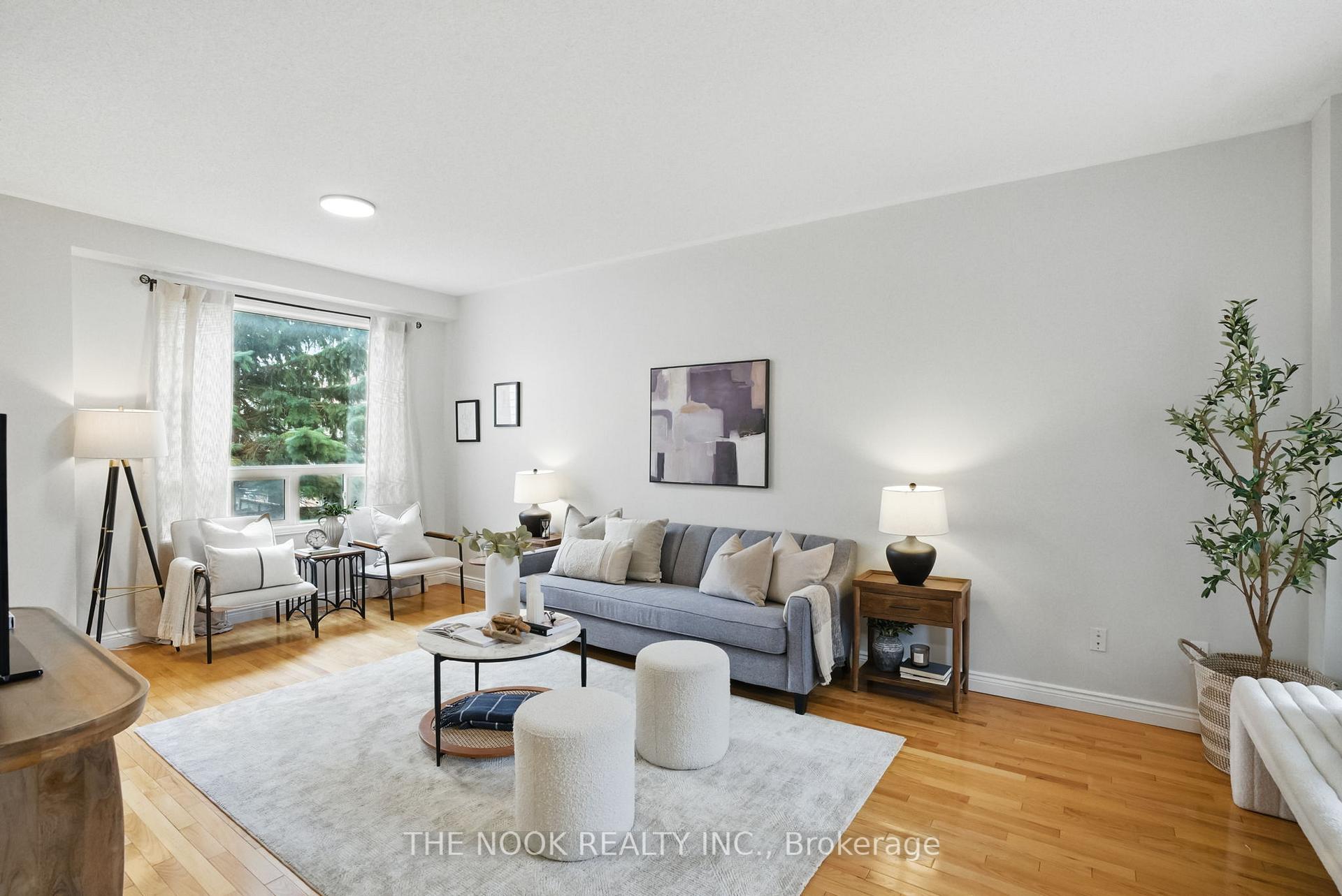 Photo 6 of 992 Summitview Crescent, Oshawa, Pinecrest — HOMEH