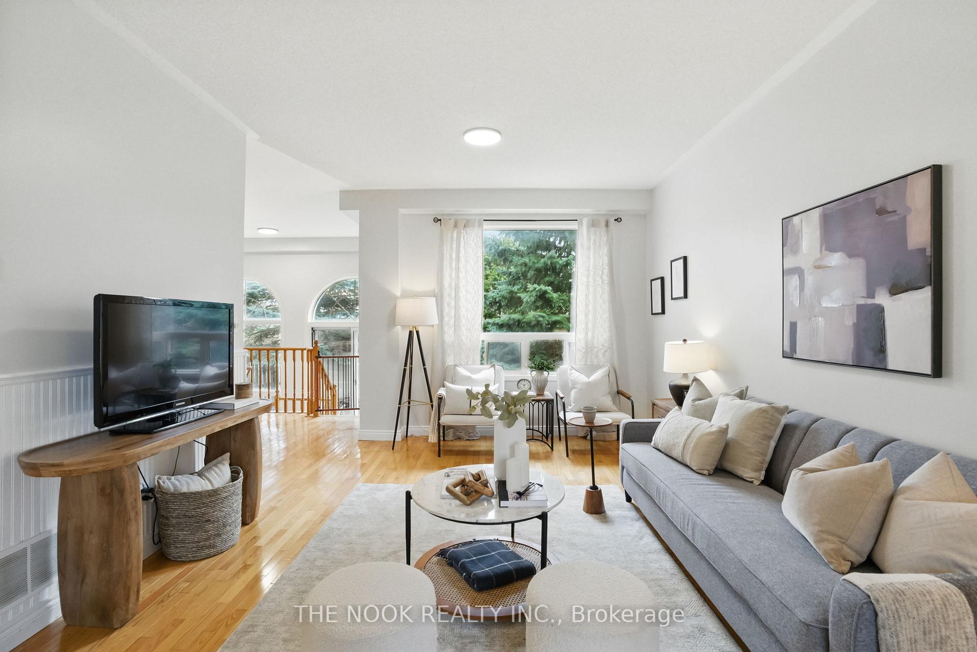 Photo 7 of 992 Summitview Crescent, Oshawa, Pinecrest — HOMEH