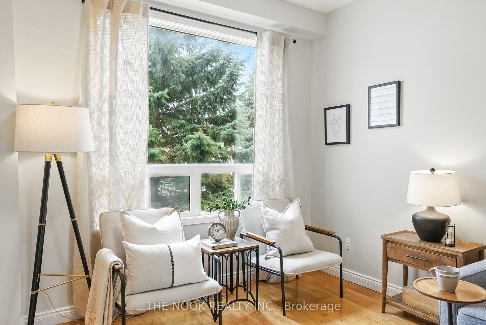 Photo 8 of 992 Summitview Crescent, Oshawa, Pinecrest — HOMEH