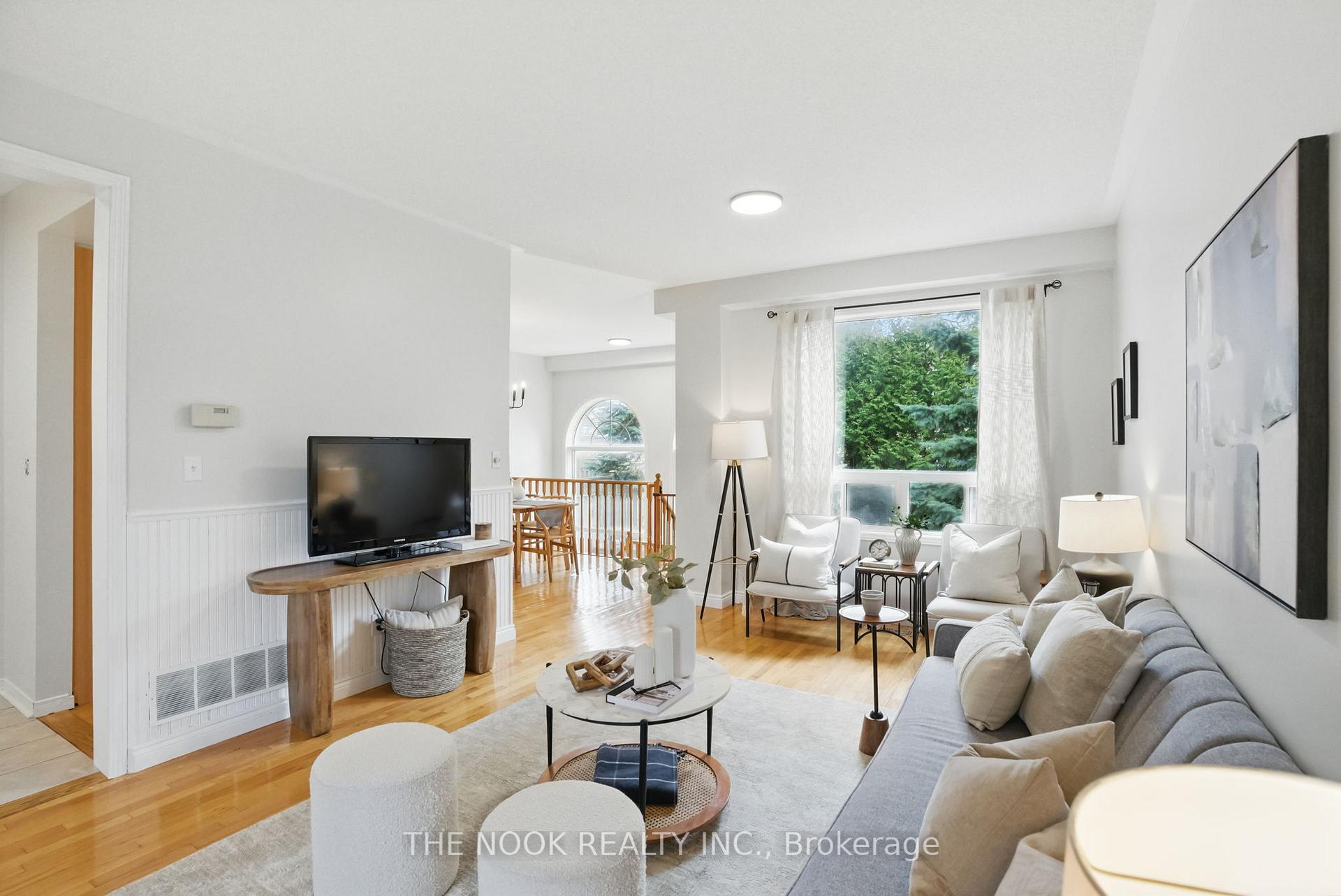 Photo 9 of 992 Summitview Crescent, Oshawa, Pinecrest — HOMEH