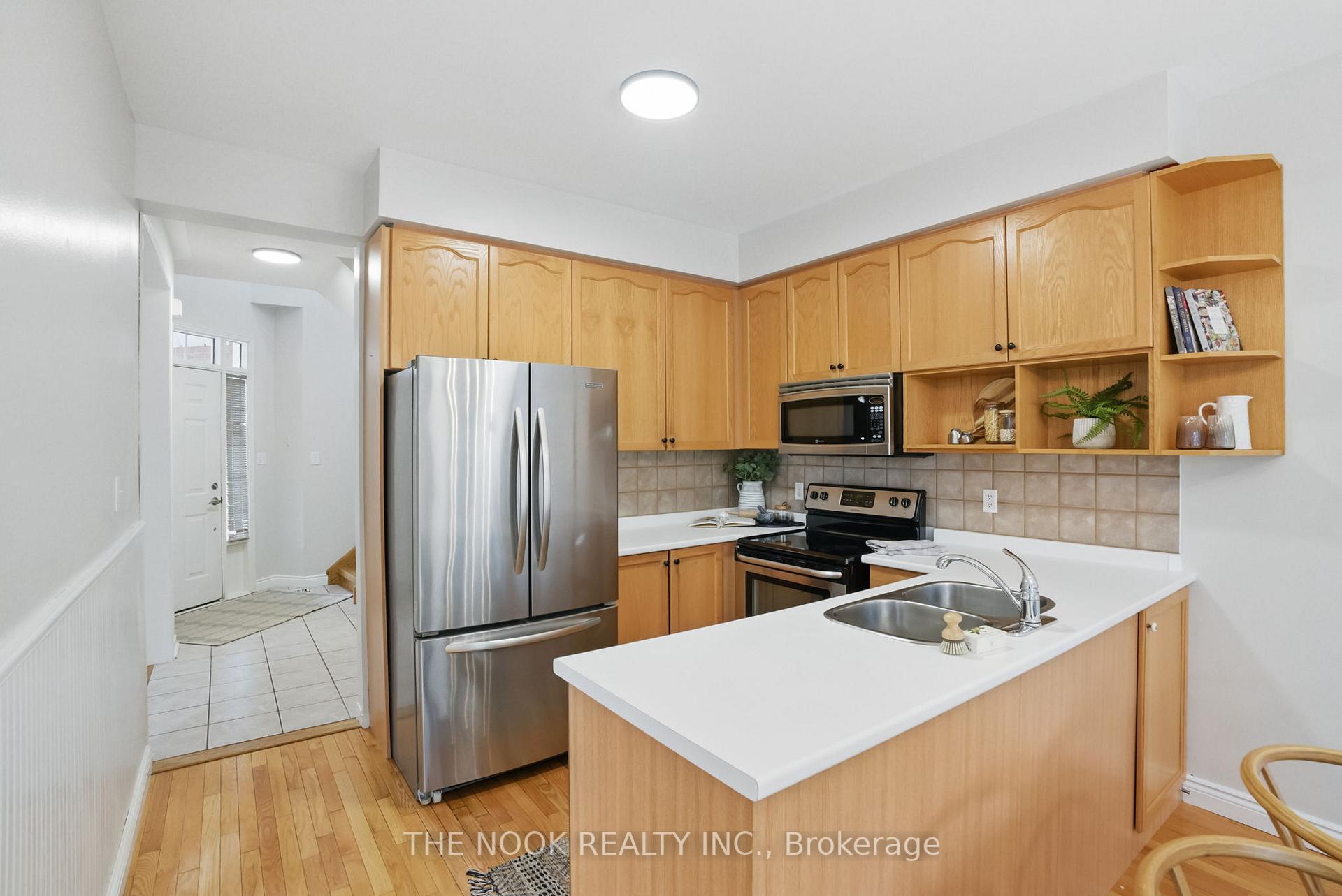 Photo 15 of 992 Summitview Crescent, Oshawa, Pinecrest — HOMEH