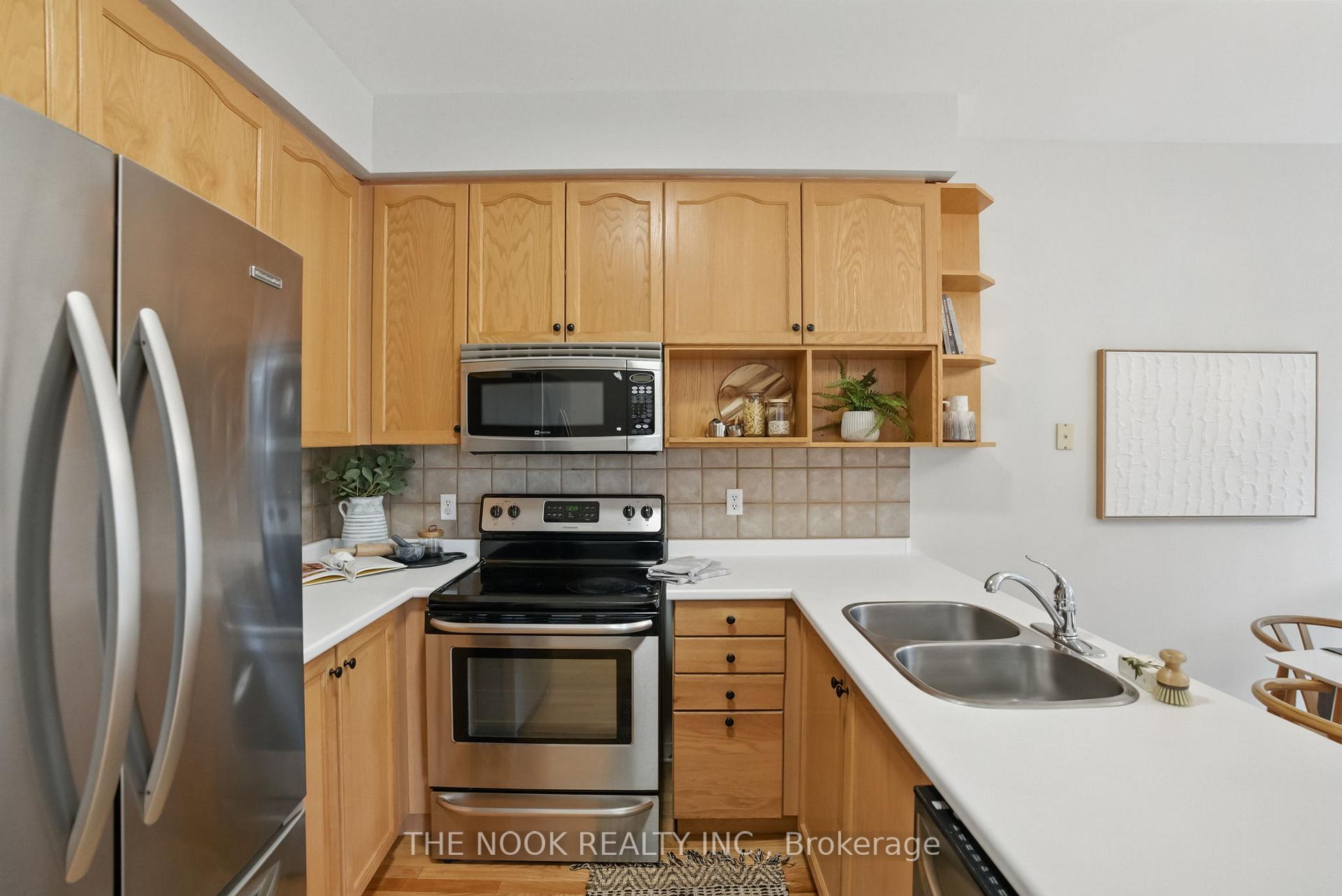 Photo 16 of 992 Summitview Crescent, Oshawa, Pinecrest — HOMEH