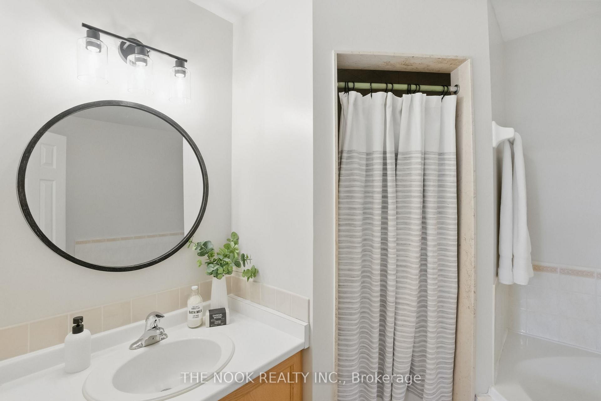 Photo 22 of 992 Summitview Crescent, Oshawa, Pinecrest — HOMEH