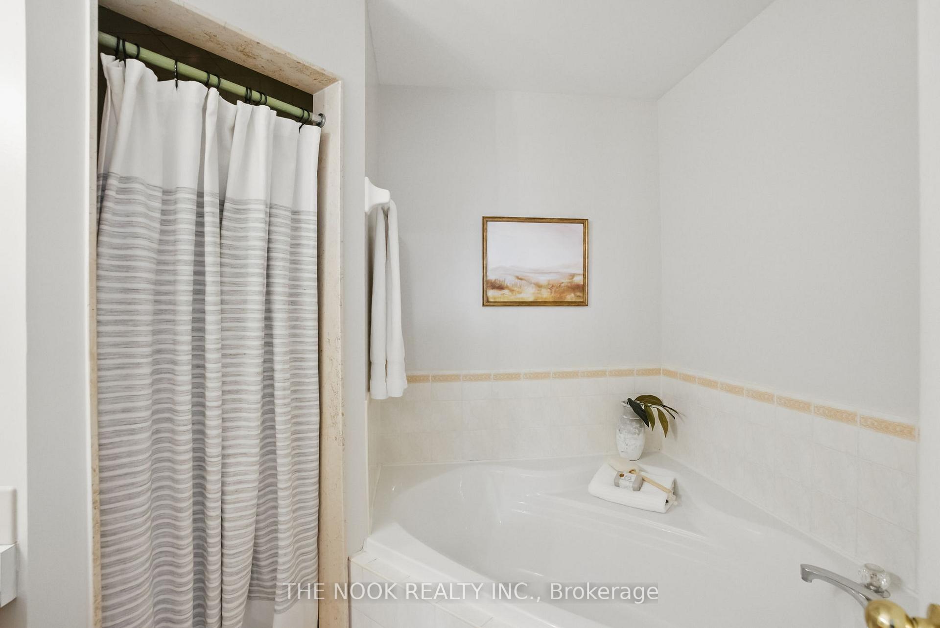 Photo 23 of 992 Summitview Crescent, Oshawa, Pinecrest — HOMEH
