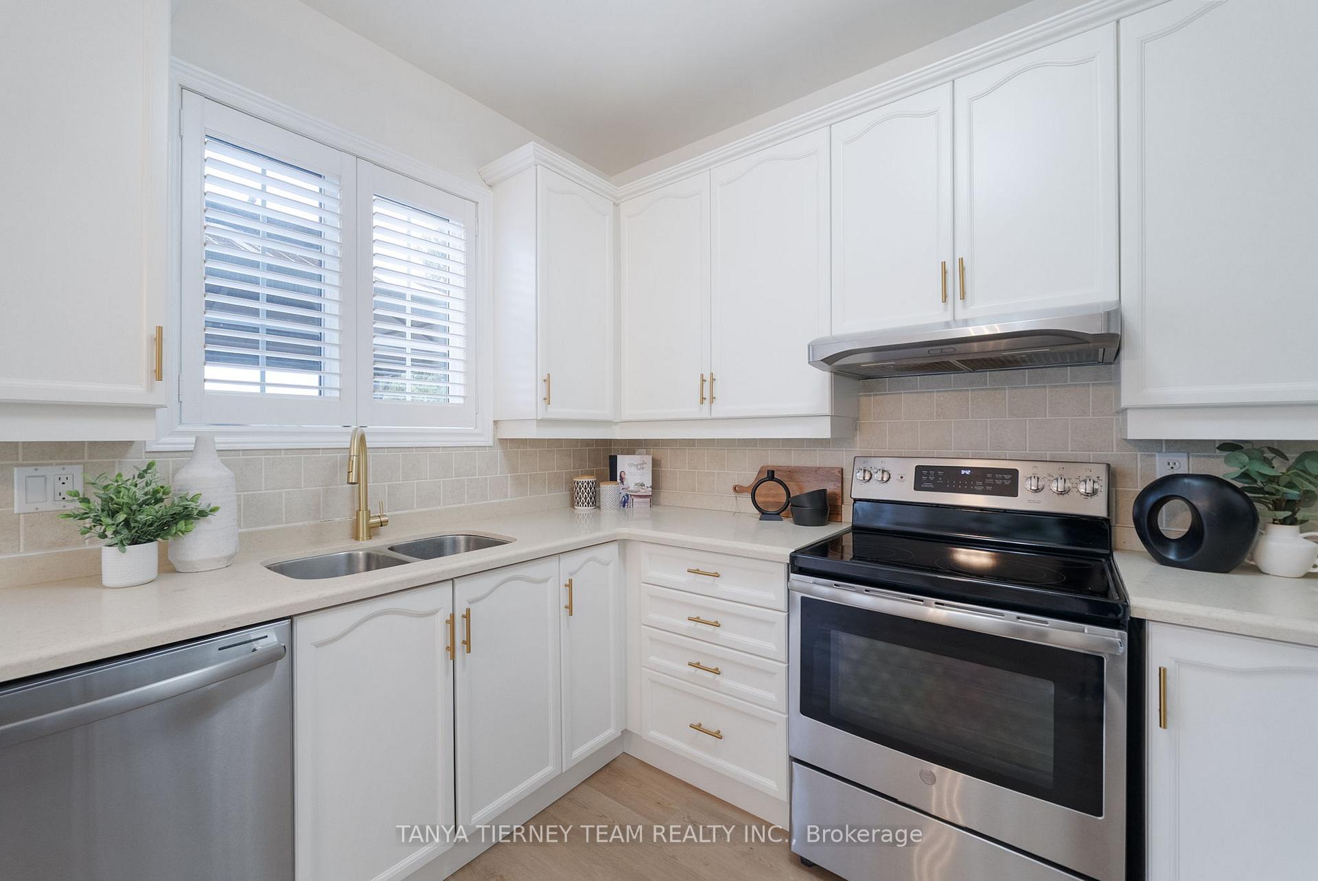 Photo 17 of 23 Bexley Crescent, Whitby, Brooklin — HOMEH