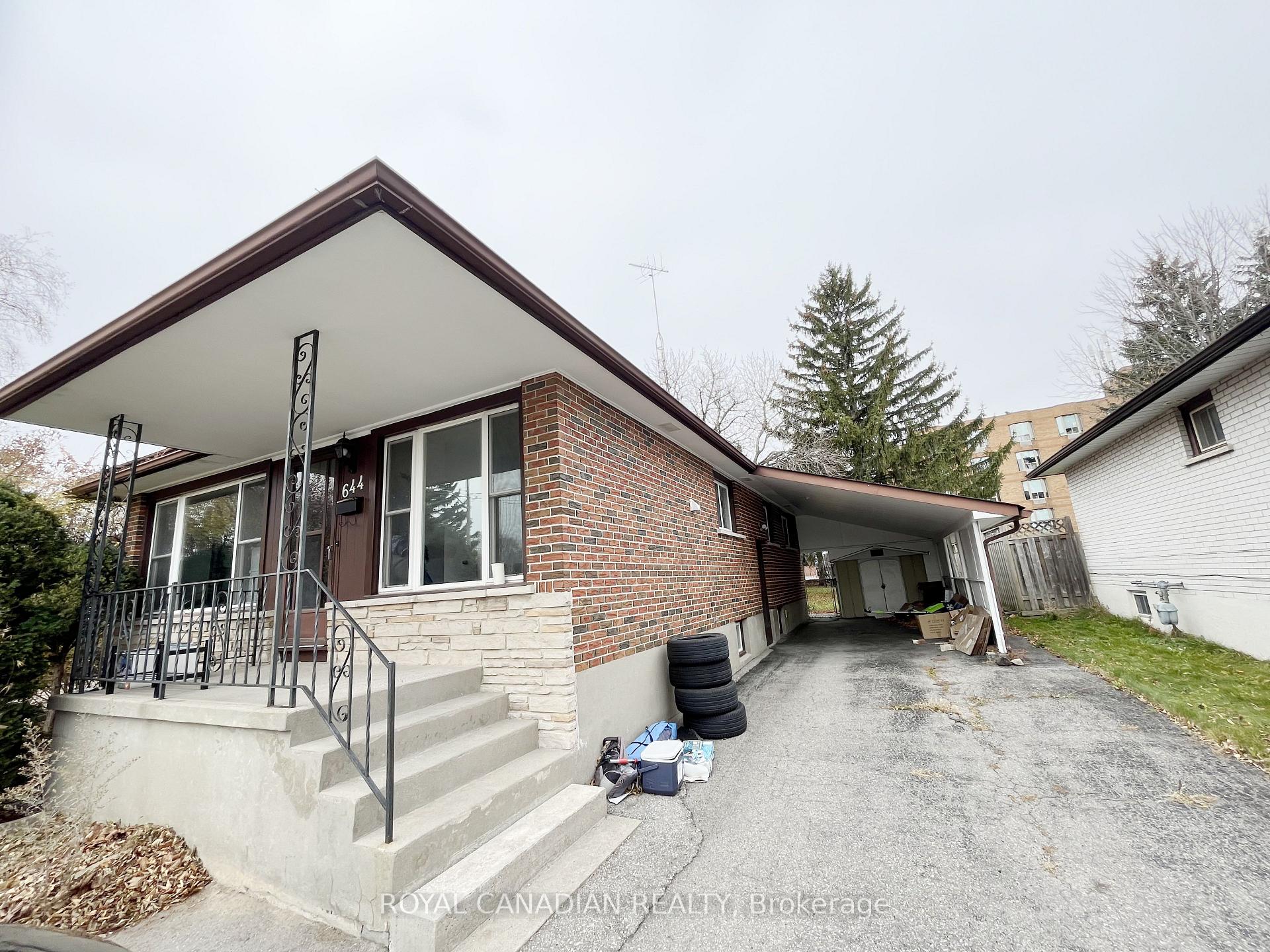 Front of 644 Athol Street E