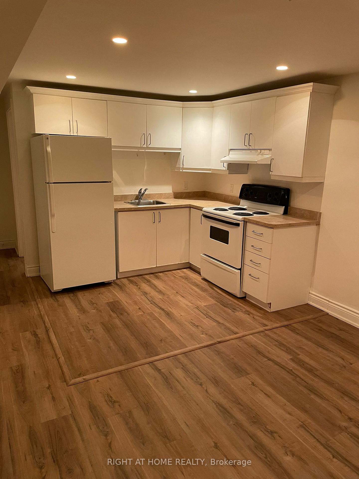Photo 2 of Unit B1, 34 Normandy Crescent, Richmond Hill, Harding — HOMEH
