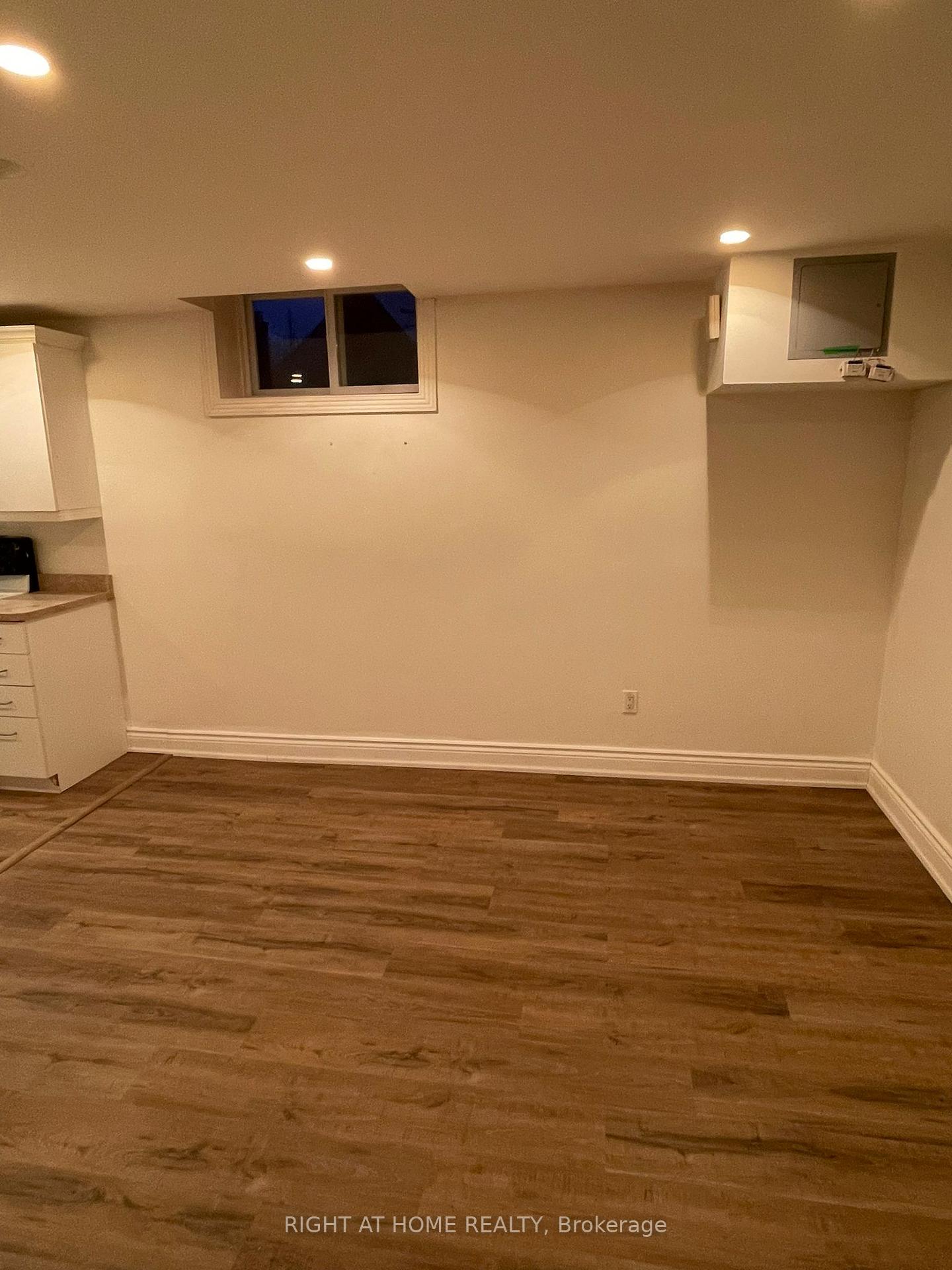 Photo 3 of Unit B1, 34 Normandy Crescent, Richmond Hill, Harding — HOMEH