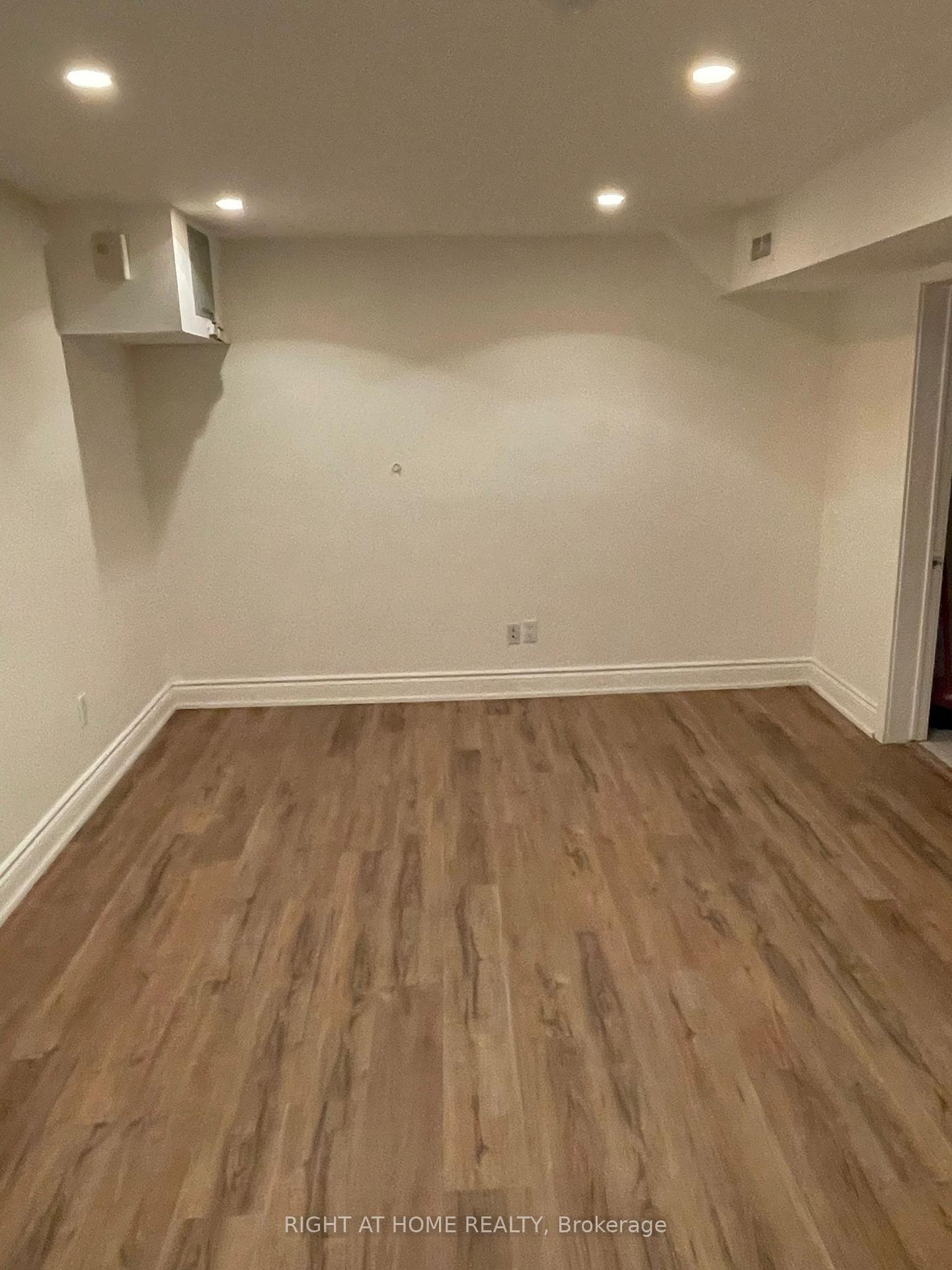 Photo 4 of Unit B1, 34 Normandy Crescent, Richmond Hill, Harding — HOMEH