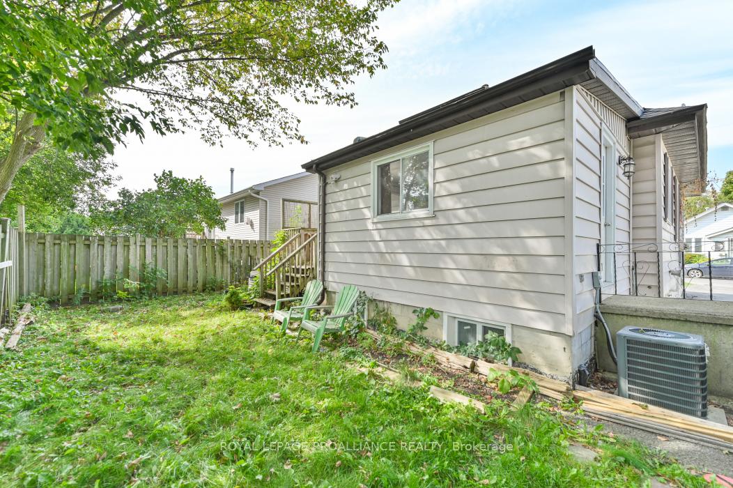 Photo 23 of Unit B, 21 Burton Street, Belleville, Belleville Ward — HOMEH