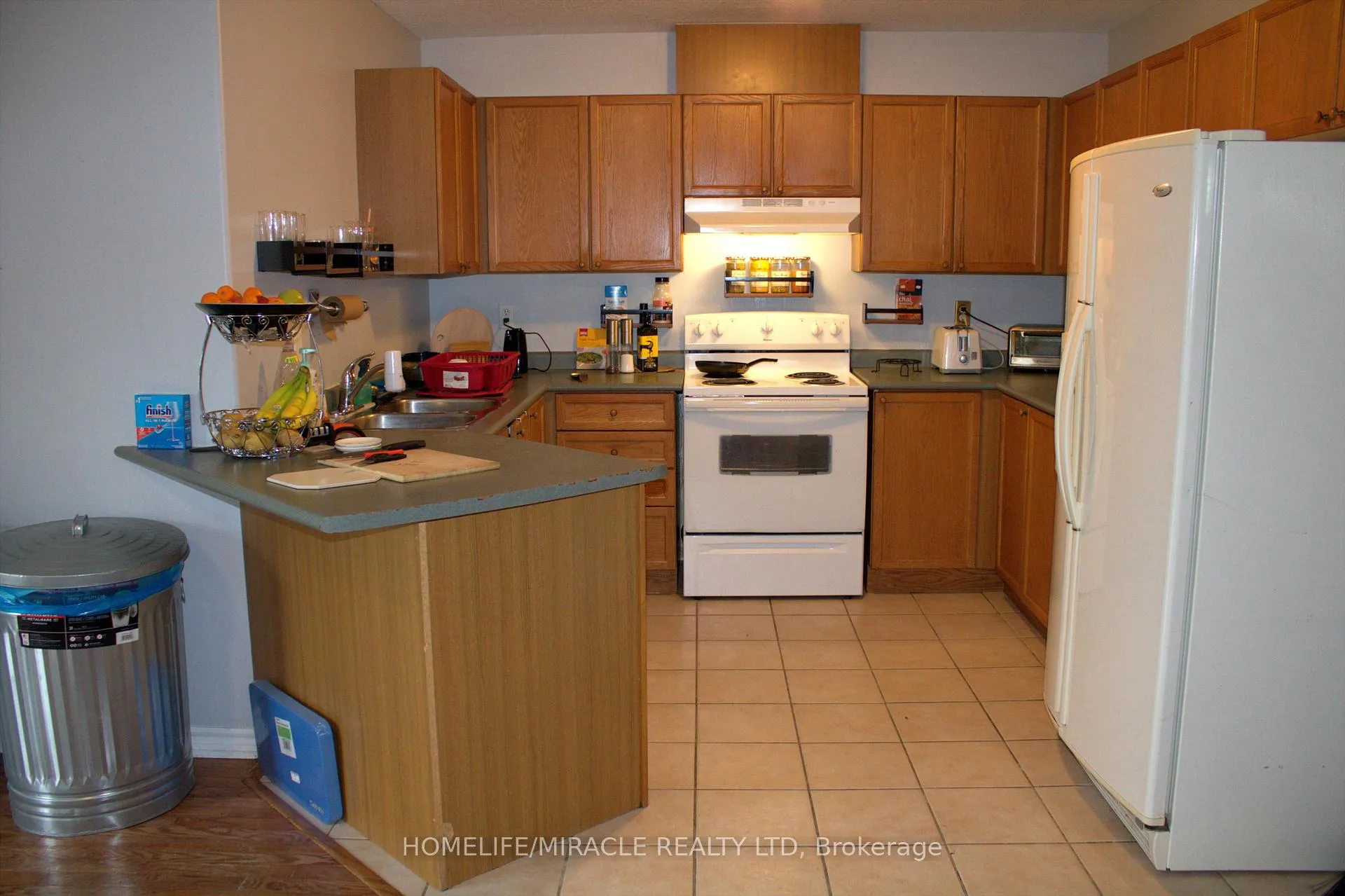 Photo 8 of 38 Dunsmore Lane, Barrie, 400 East — HOMEH