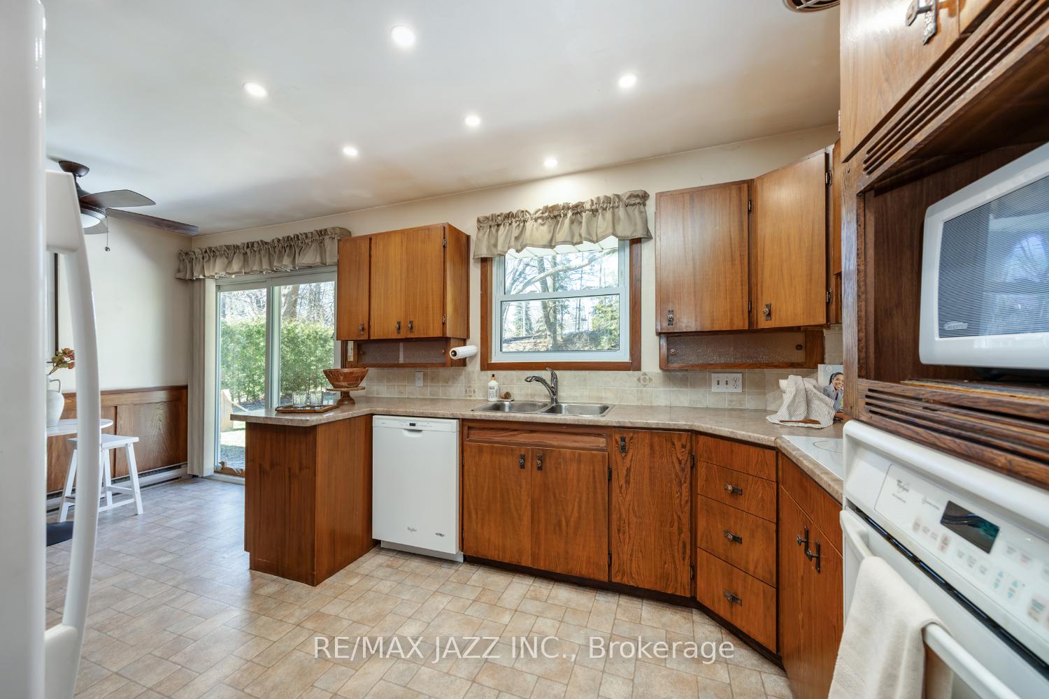 Photo 11 of 856 Beaufort Avenue, Oshawa, Eastdale — HOMEH