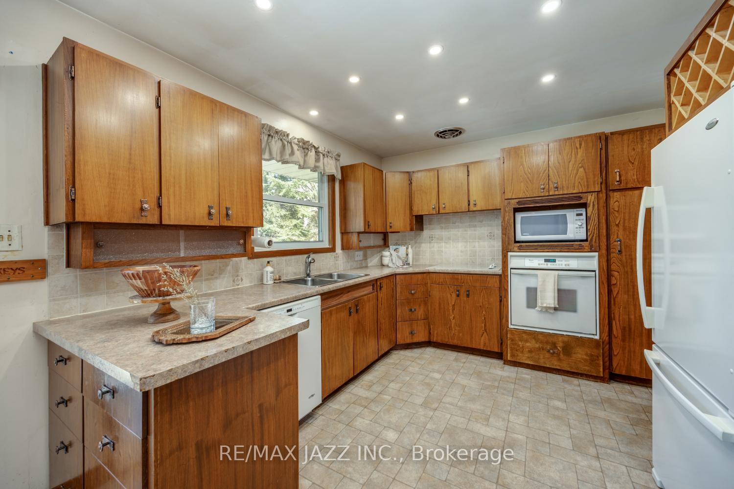 Photo 12 of 856 Beaufort Avenue, Oshawa, Eastdale — HOMEH