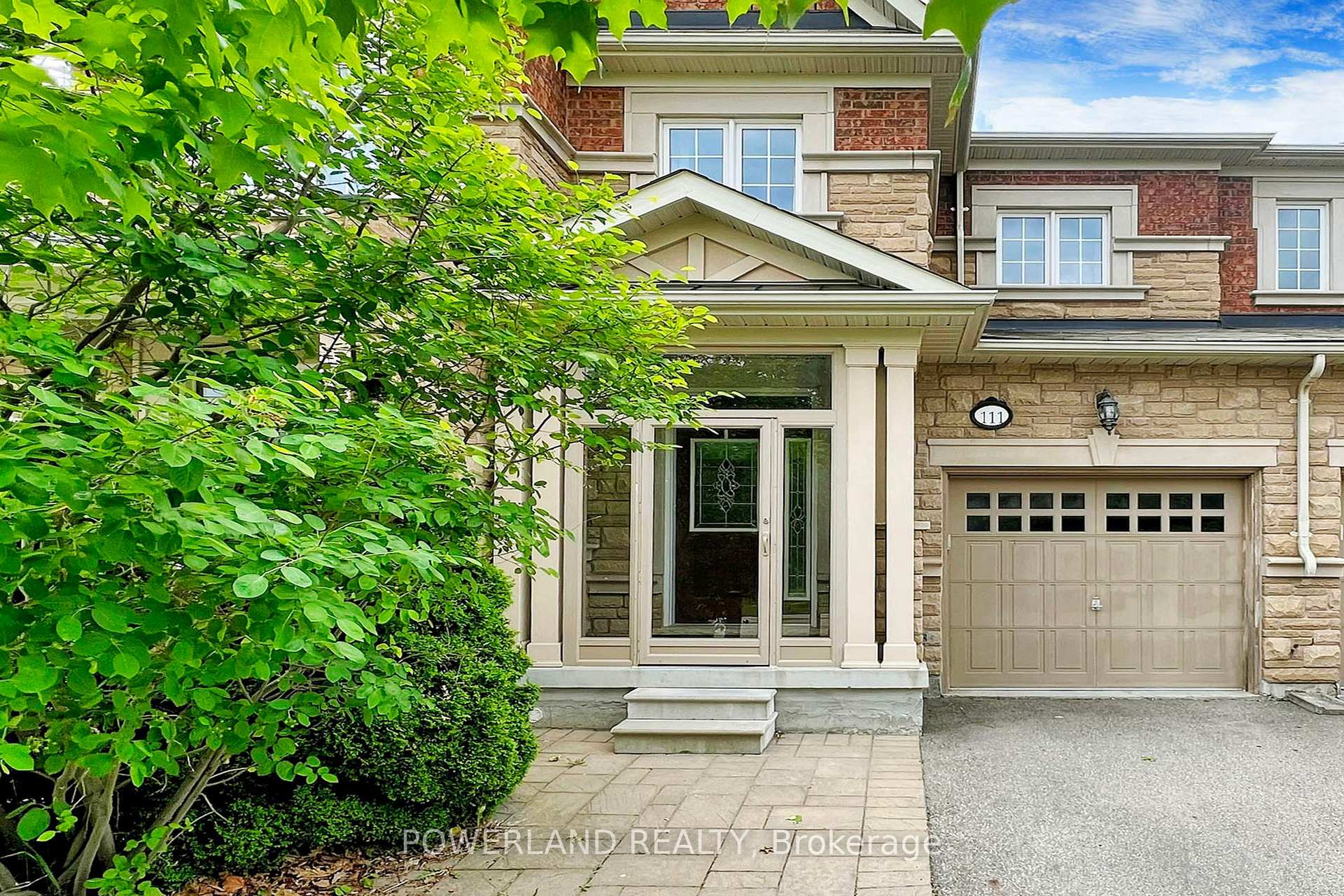 Photo 2 of 111 Spruce Pine Crescent, Vaughan, Patterson — HOMEH
