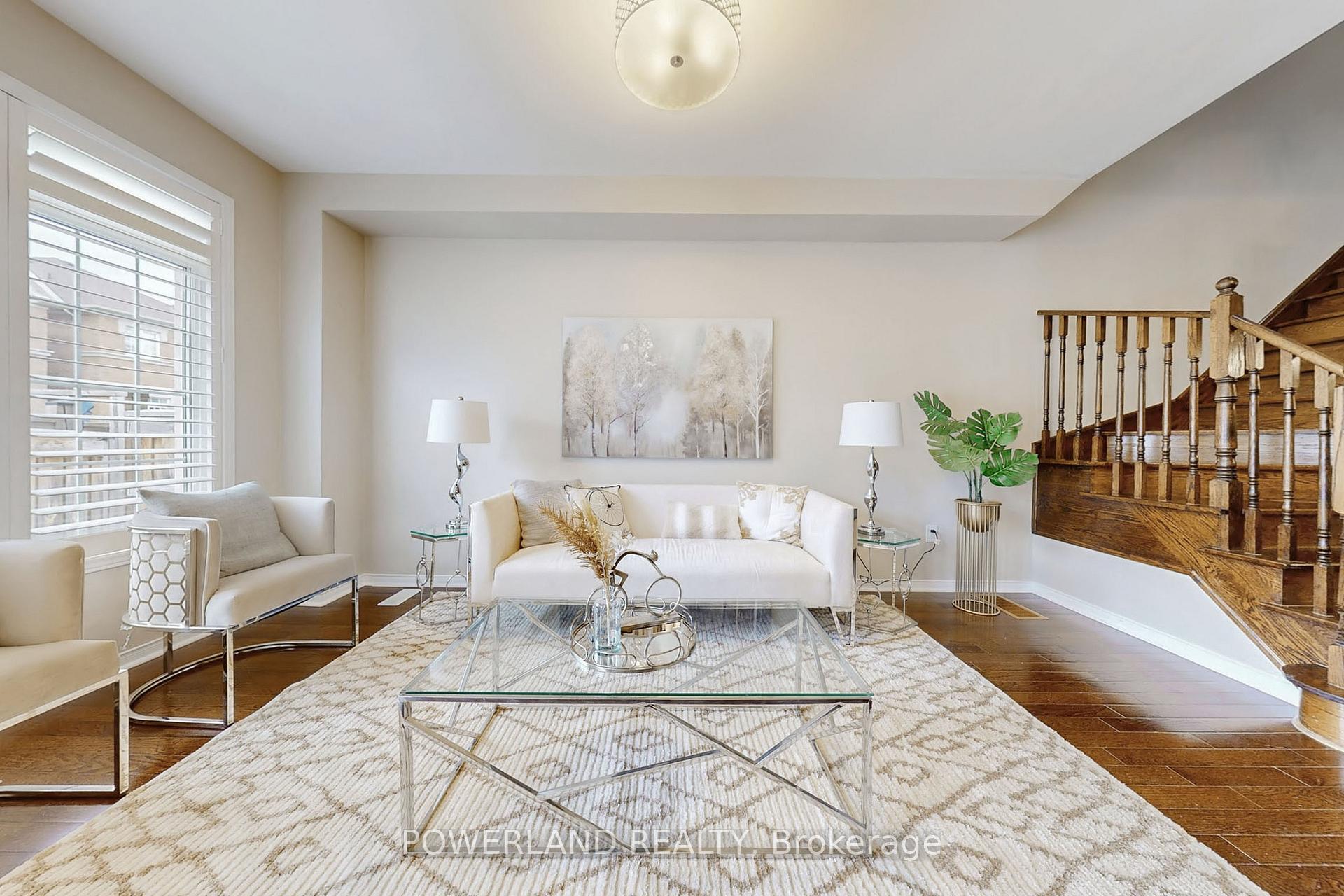 Photo 6 of 111 Spruce Pine Crescent, Vaughan, Patterson — HOMEH