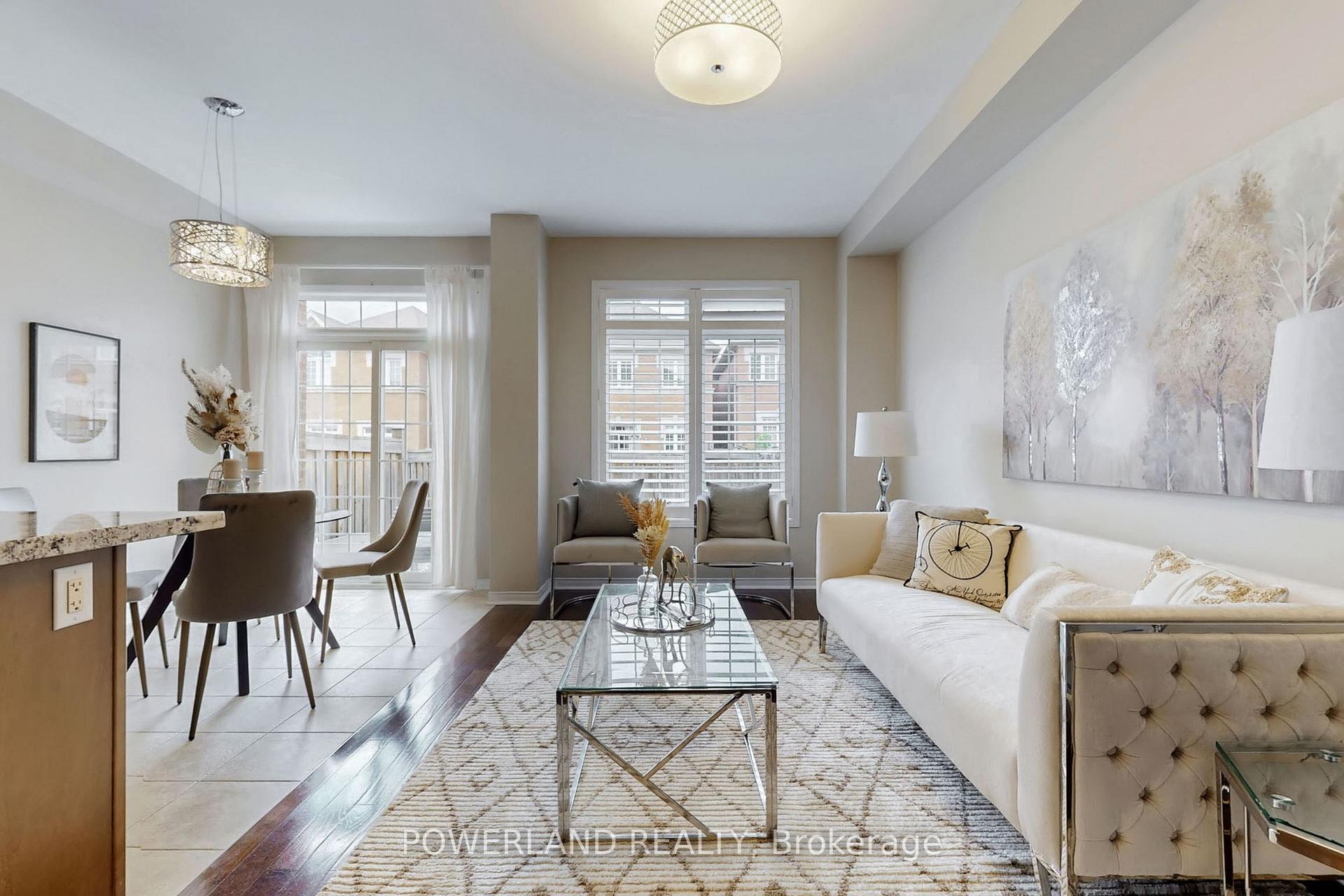 Photo 8 of 111 Spruce Pine Crescent, Vaughan, Patterson — HOMEH