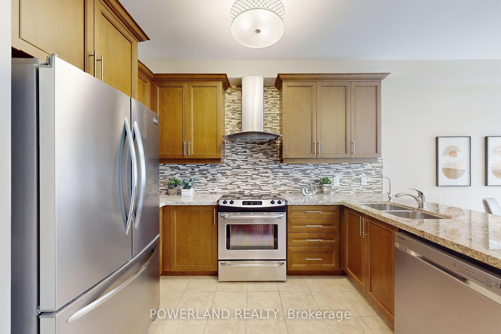 Photo 11 of 111 Spruce Pine Crescent, Vaughan, Patterson — HOMEH