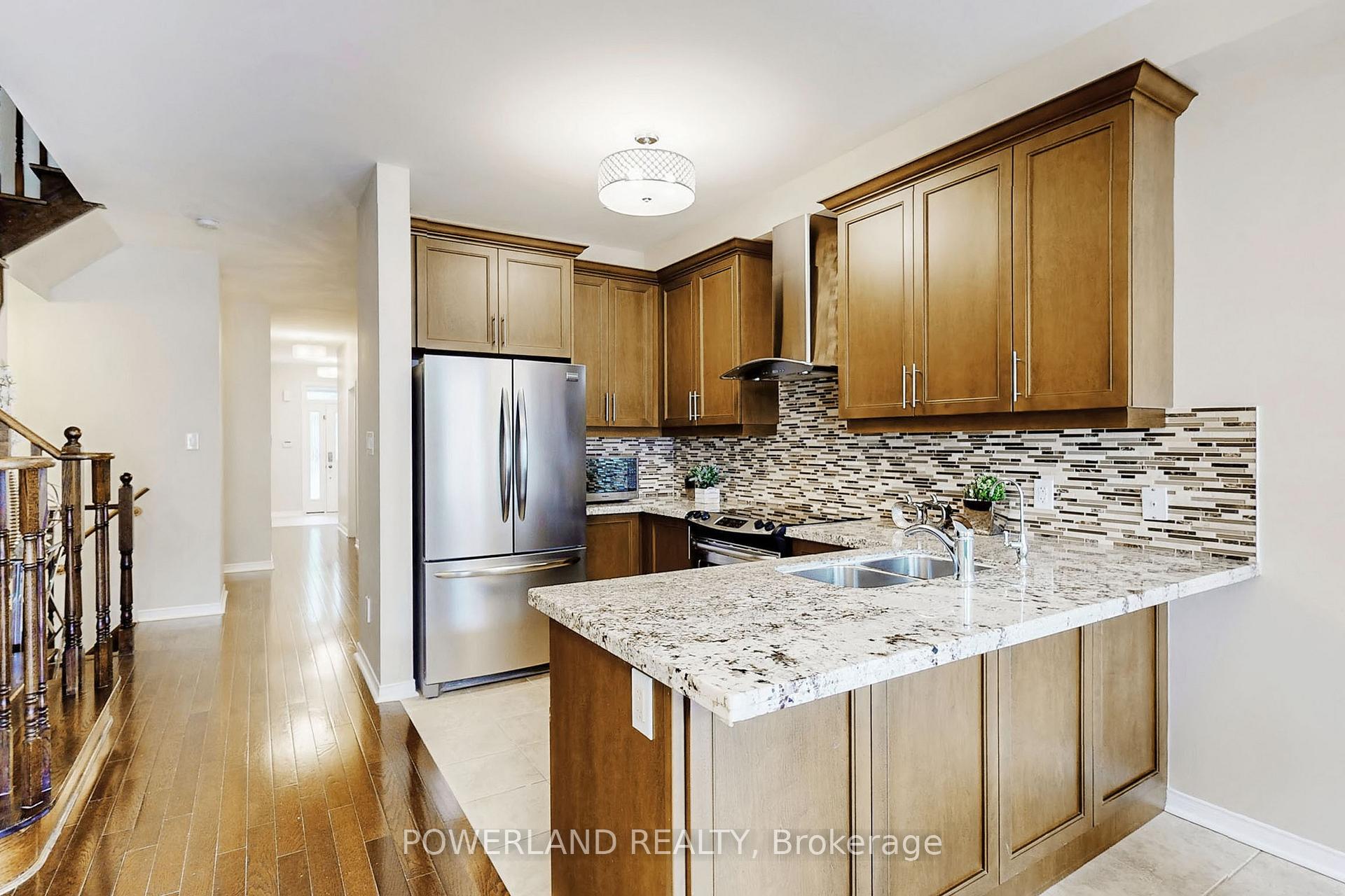 Photo 12 of 111 Spruce Pine Crescent, Vaughan, Patterson — HOMEH