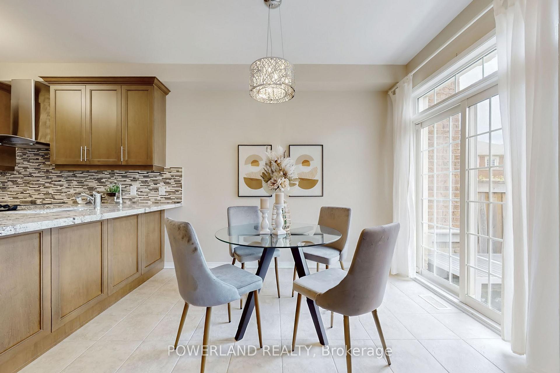 Photo 15 of 111 Spruce Pine Crescent, Vaughan, Patterson — HOMEH