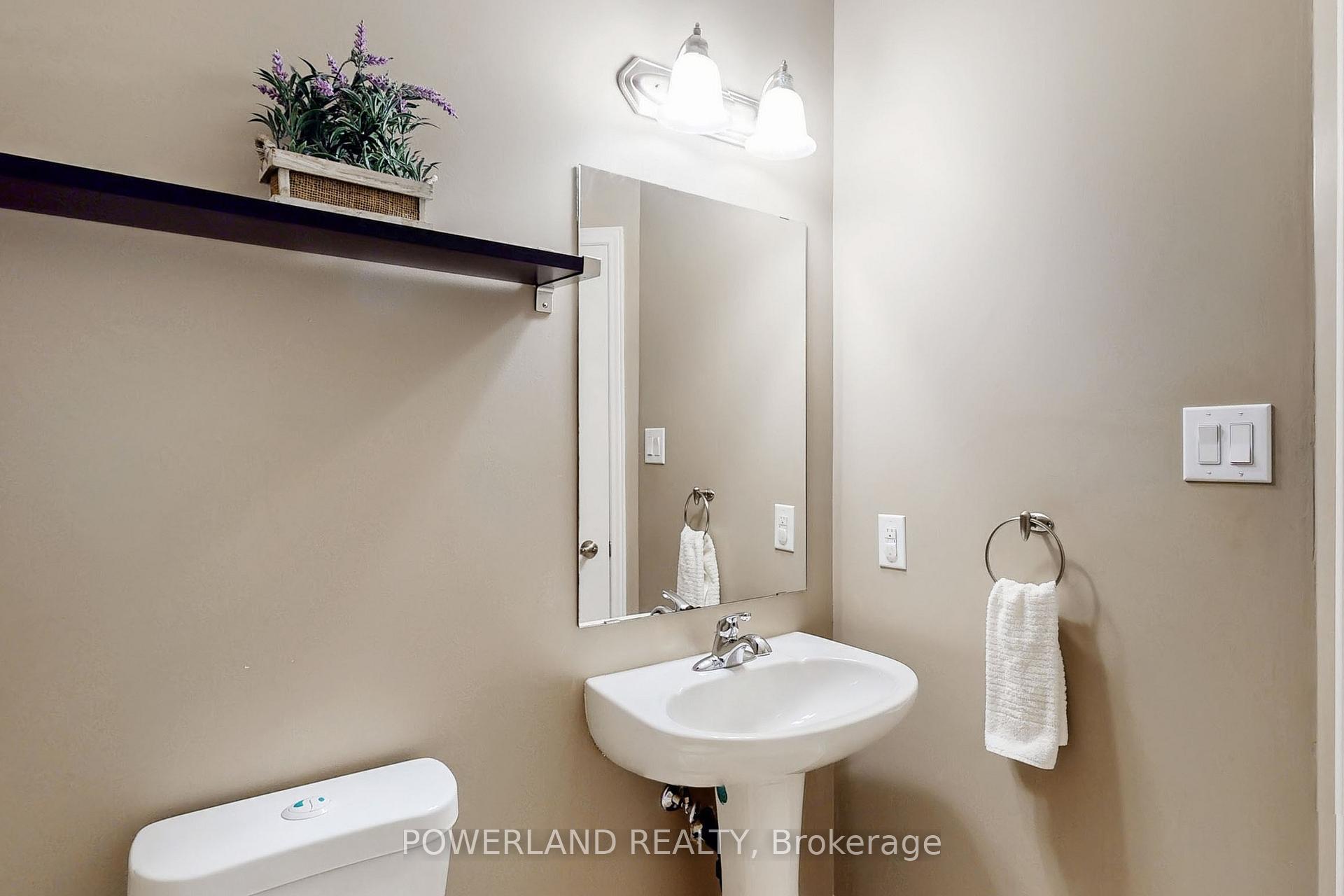 Photo 18 of 111 Spruce Pine Crescent, Vaughan, Patterson — HOMEH