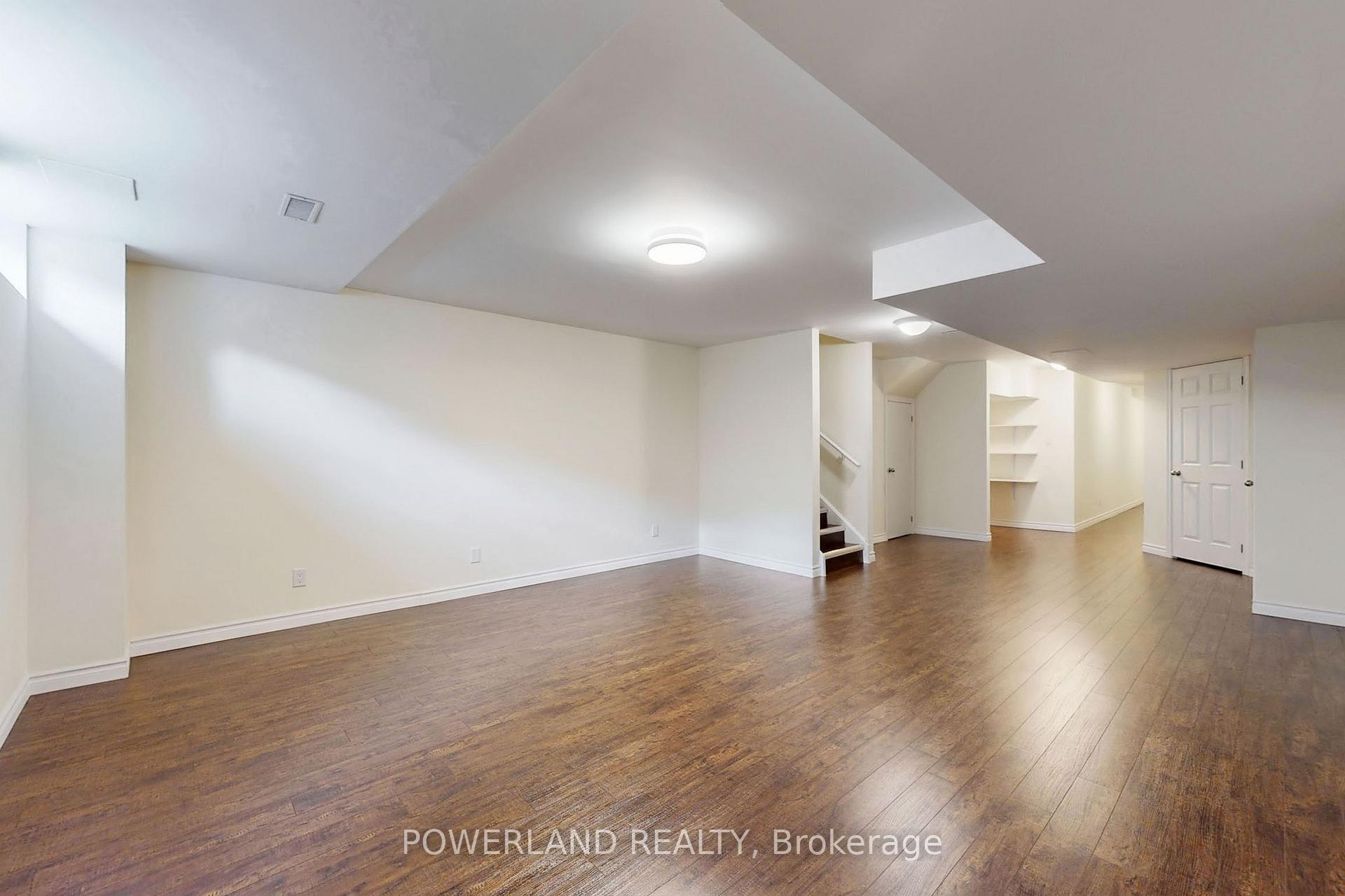 Photo 33 of 111 Spruce Pine Crescent, Vaughan, Patterson — HOMEH