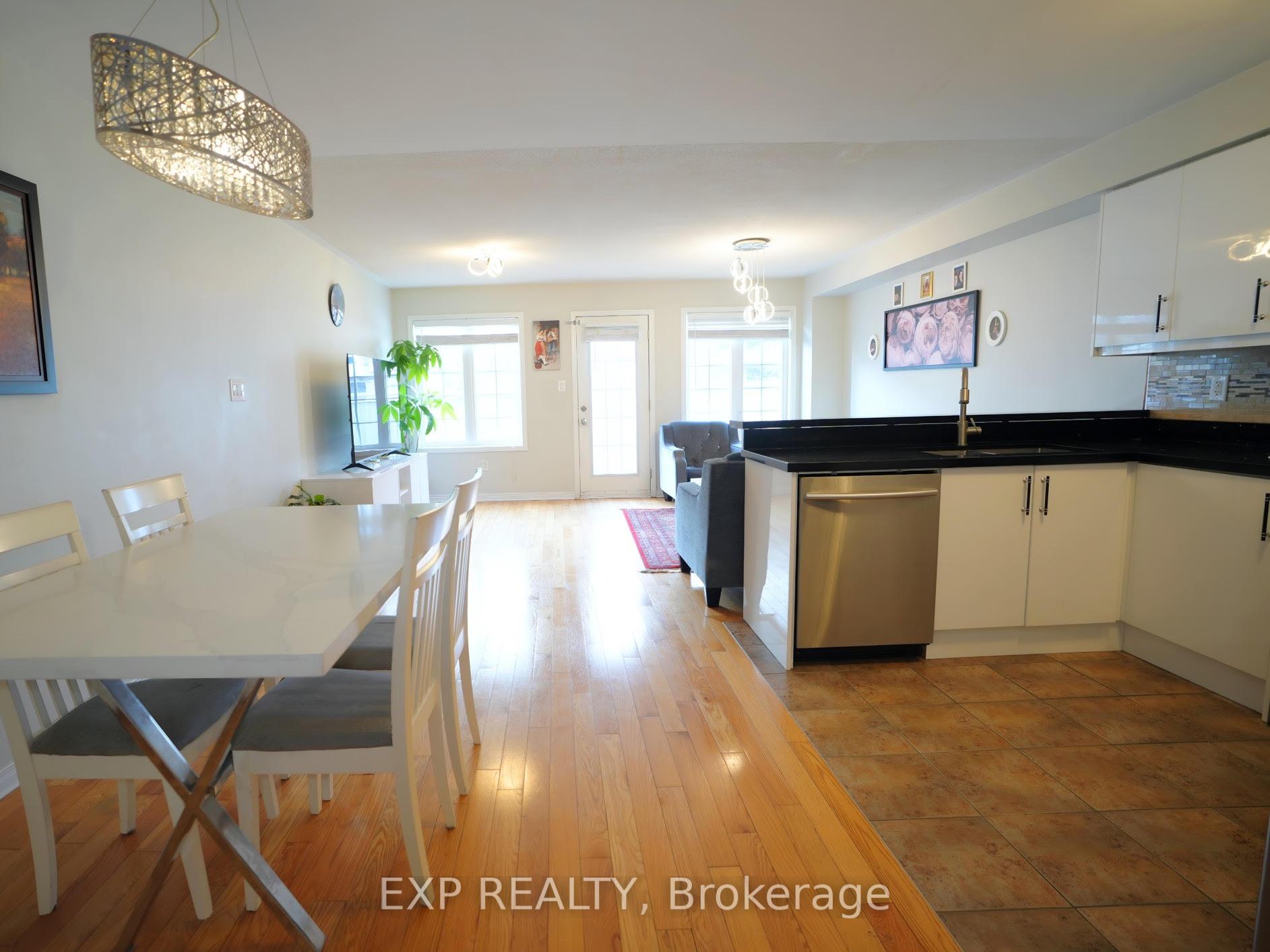 Photo 6 of 16 Coranto Way, Vaughan, Vellore Village — HOMEH
