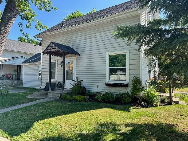 Photo 3 of 822 St. Mary's Street, Peterborough, Otonabee Ward 1 — HOMEH