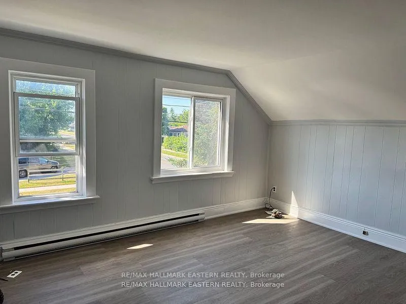 Photo 5 of 822 St. Mary's Street, Peterborough, Otonabee Ward 1 — HOMEH