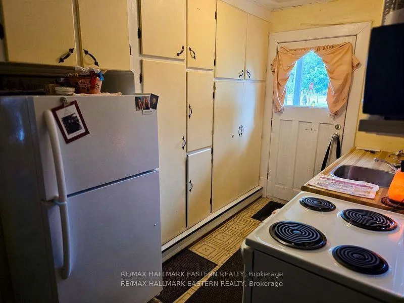 Photo 6 of 822 St. Mary's Street, Peterborough, Otonabee Ward 1 — HOMEH
