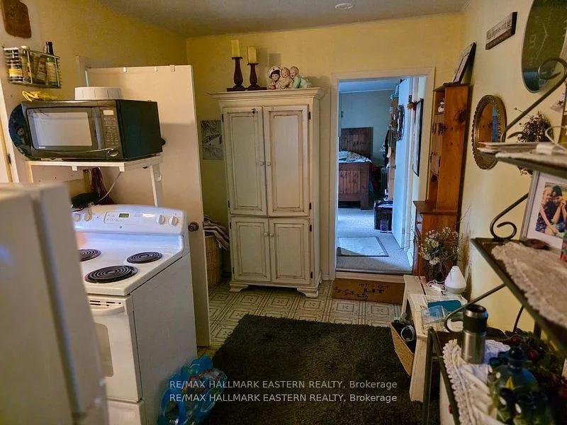 Photo 12 of 822 St. Mary's Street, Peterborough, Otonabee Ward 1 — HOMEH