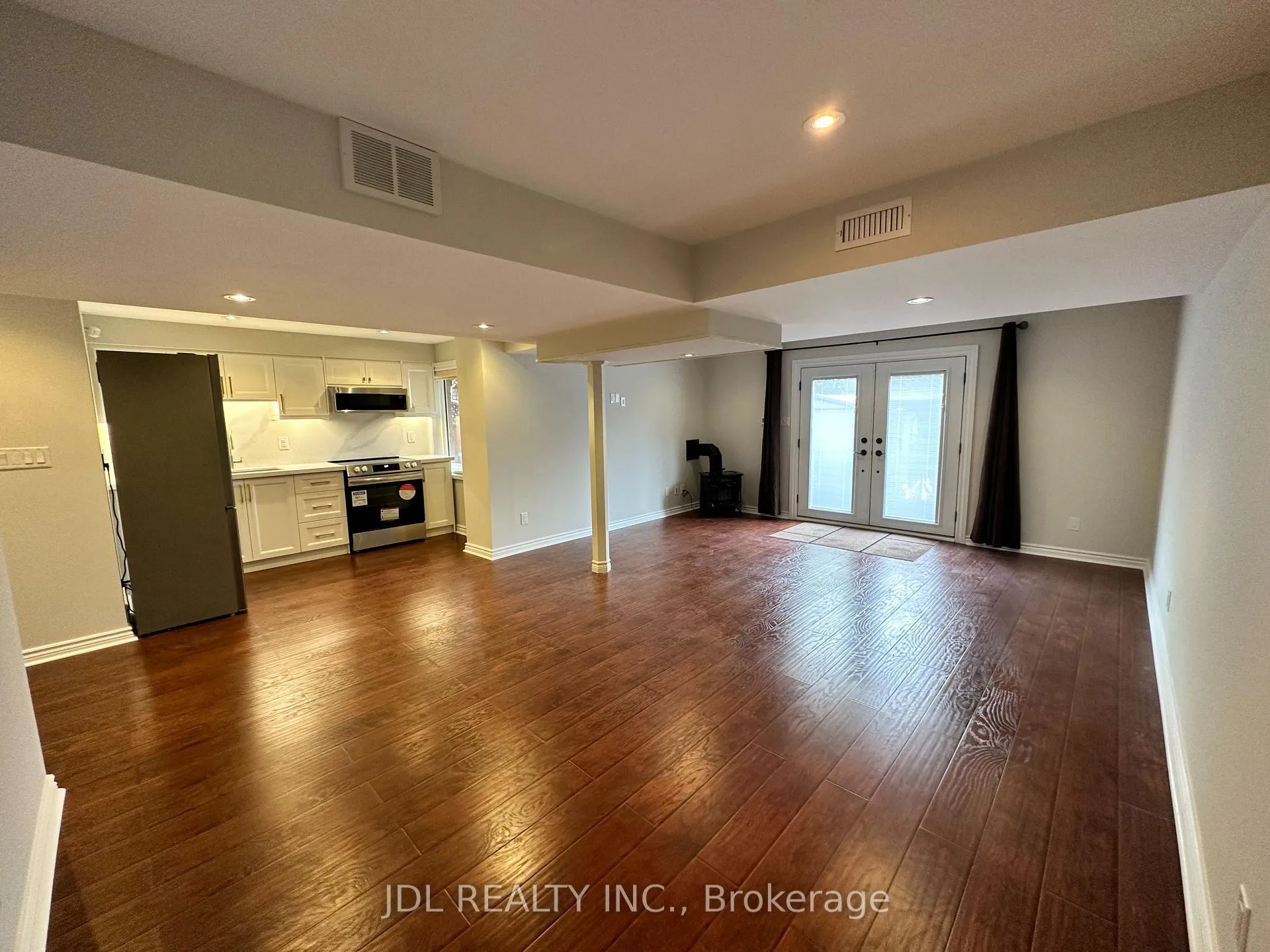 Photo 1 of Unit Walkout Basement, 32 Bestview Crescent, Vaughan, Maple — HOMEH