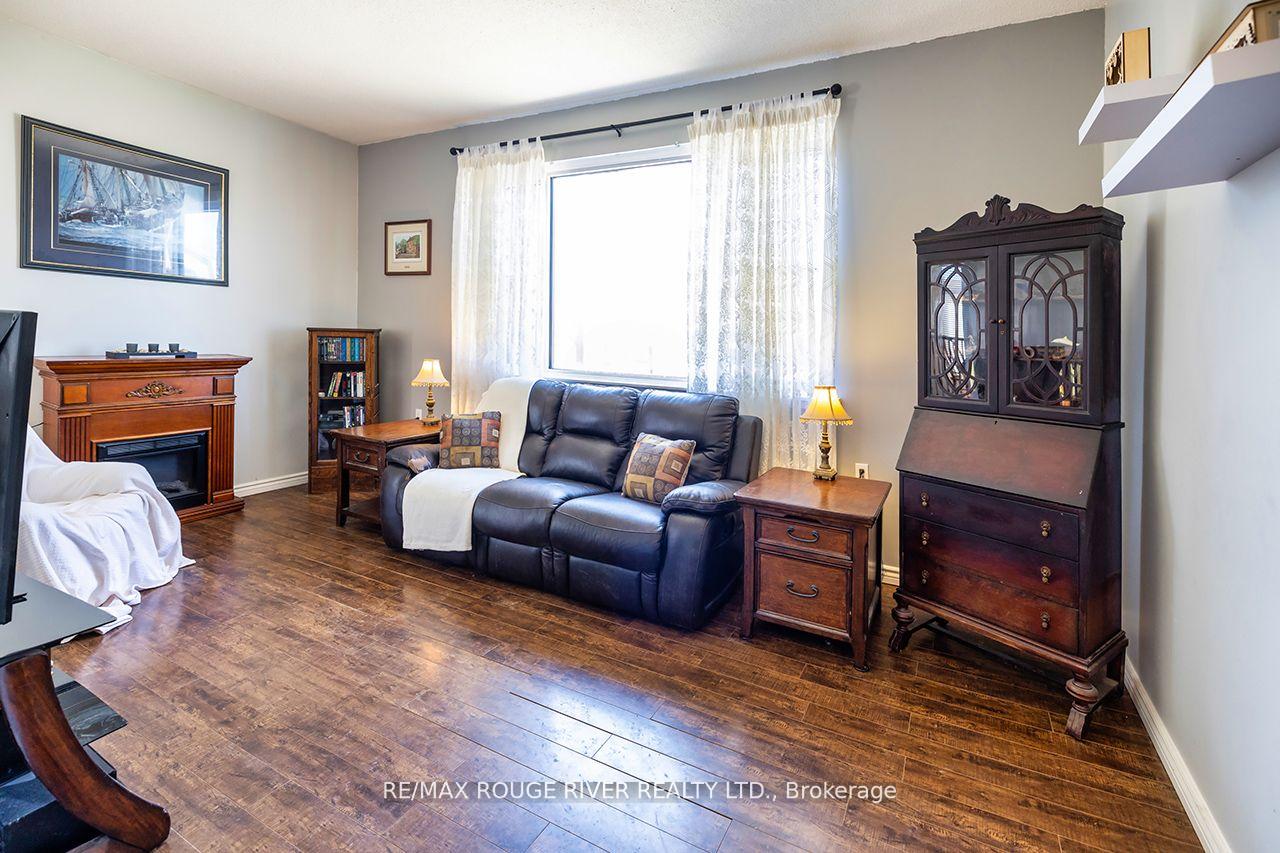 Photo 8 of 1367 Everglades Drive, Oshawa, Samac — HOMEH