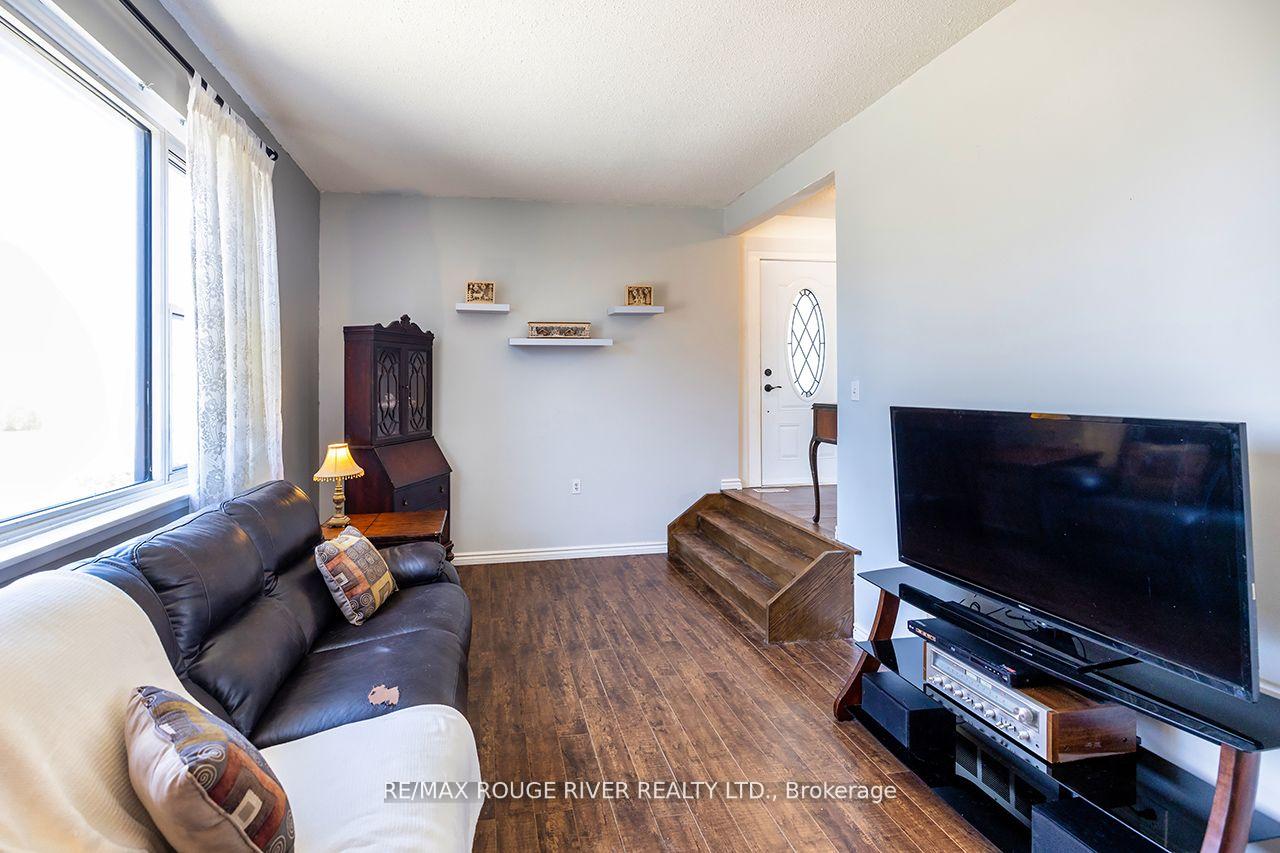 Photo 10 of 1367 Everglades Drive, Oshawa, Samac — HOMEH