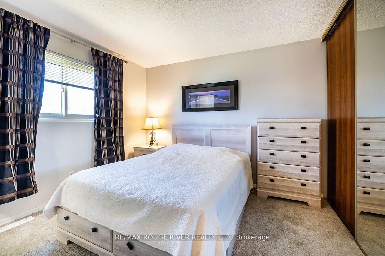 Photo 13 of 1367 Everglades Drive, Oshawa, Samac — HOMEH