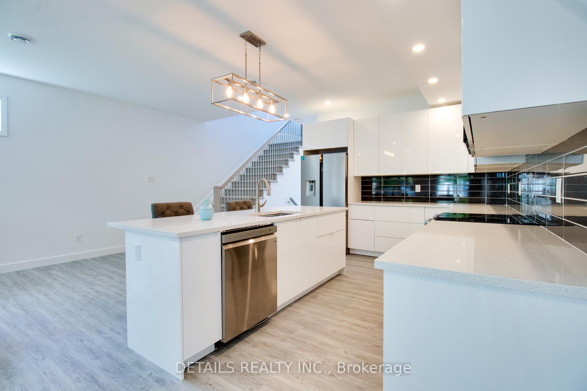 Photo 12 of Unit A, 828 Maplewood Avenue, Ottawa, Queensway Terrace North — HOMEH