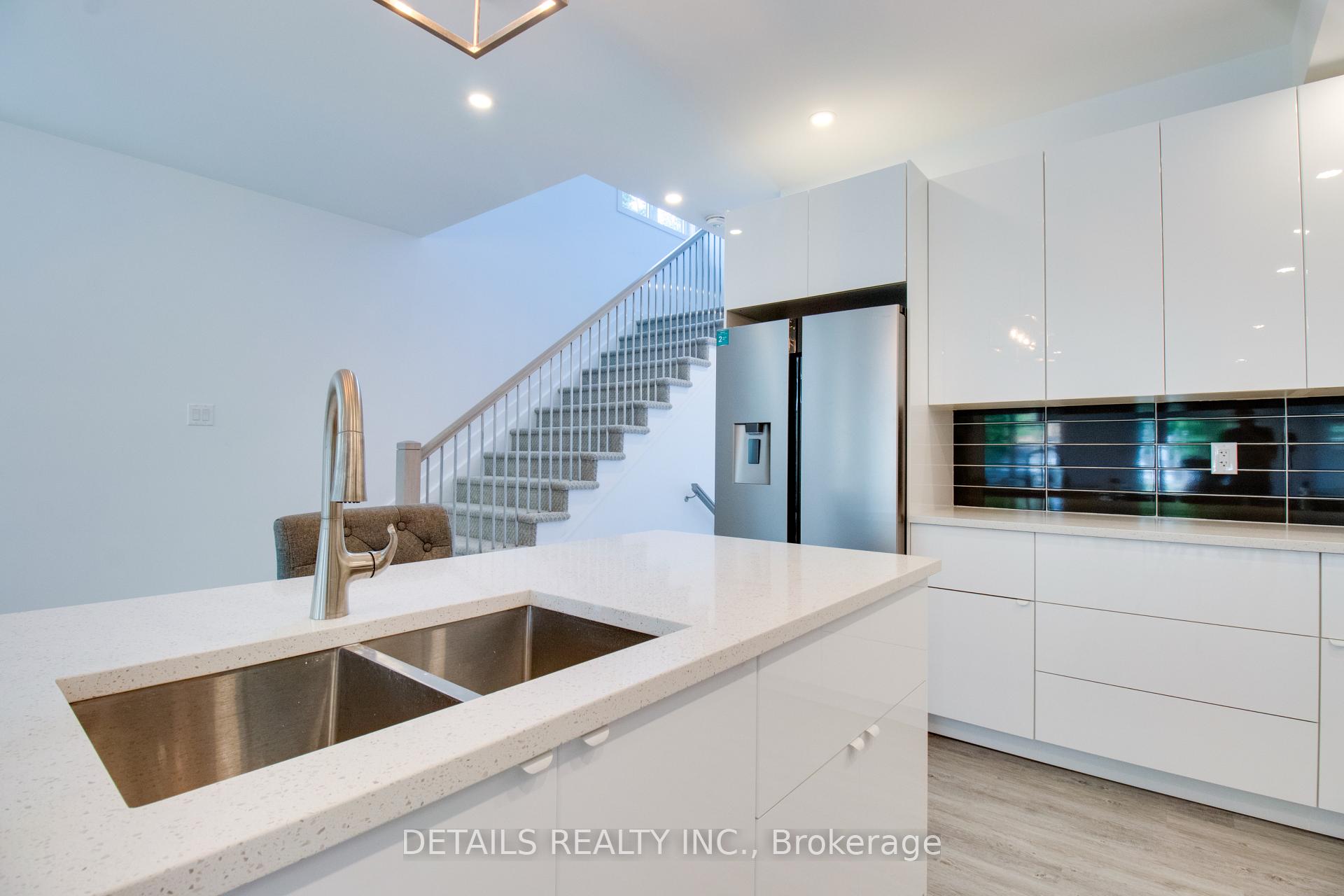 Photo 9 of Unit A, 828 Maplewood Avenue, Ottawa, Queensway Terrace North — HOMEH
