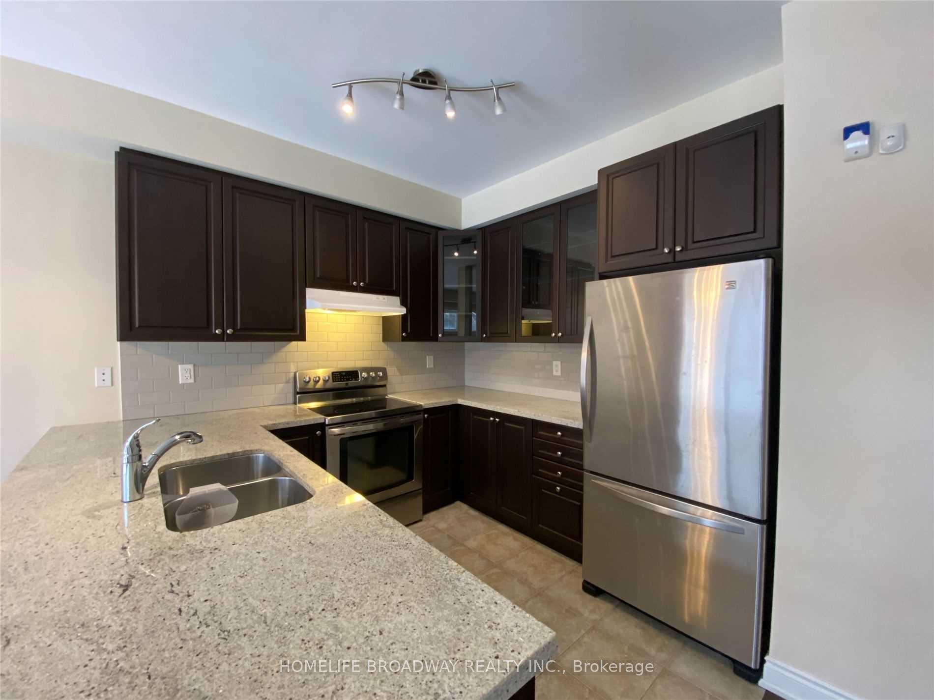Photo 4 of 23 Nottingham Drive, Richmond Hill, Westbrook — HOMEH