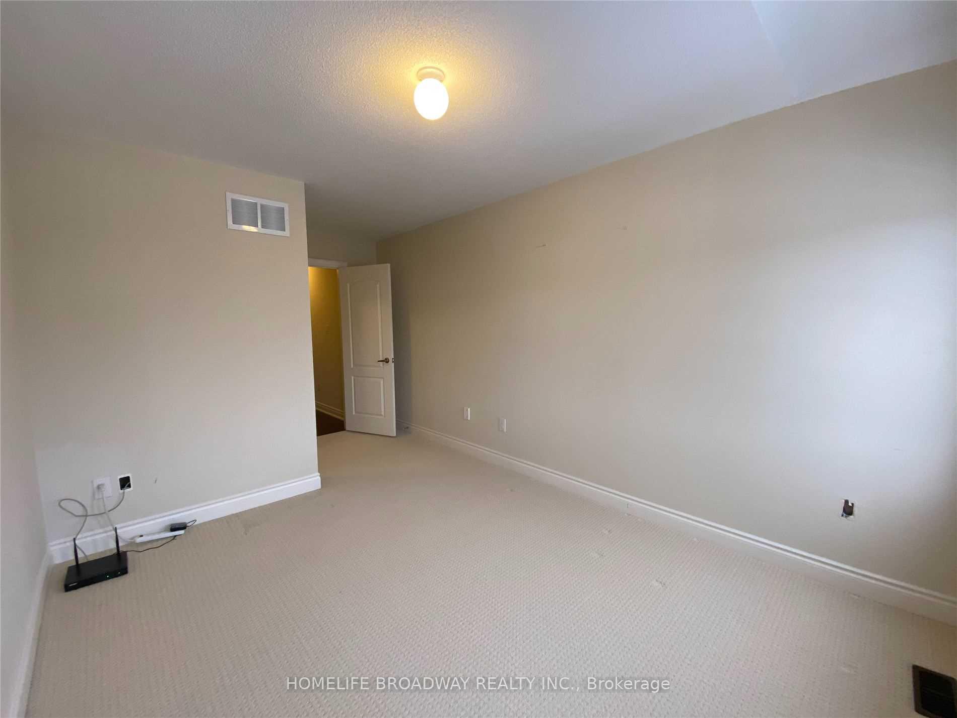 Photo 10 of 23 Nottingham Drive, Richmond Hill, Westbrook — HOMEH